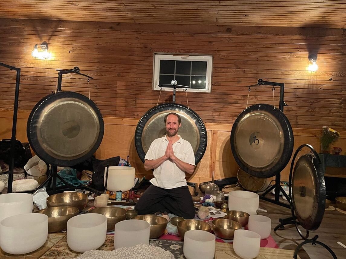 ✌️🍁HEAL @milldalefarm with Sound ! @evolvlovesound offered a beautiful training this weekend. Thank you Kirk and the amazing group that joined us! We now offer sound healing at our center! Step into the divine vibration #aum #om !!! We raised the ba