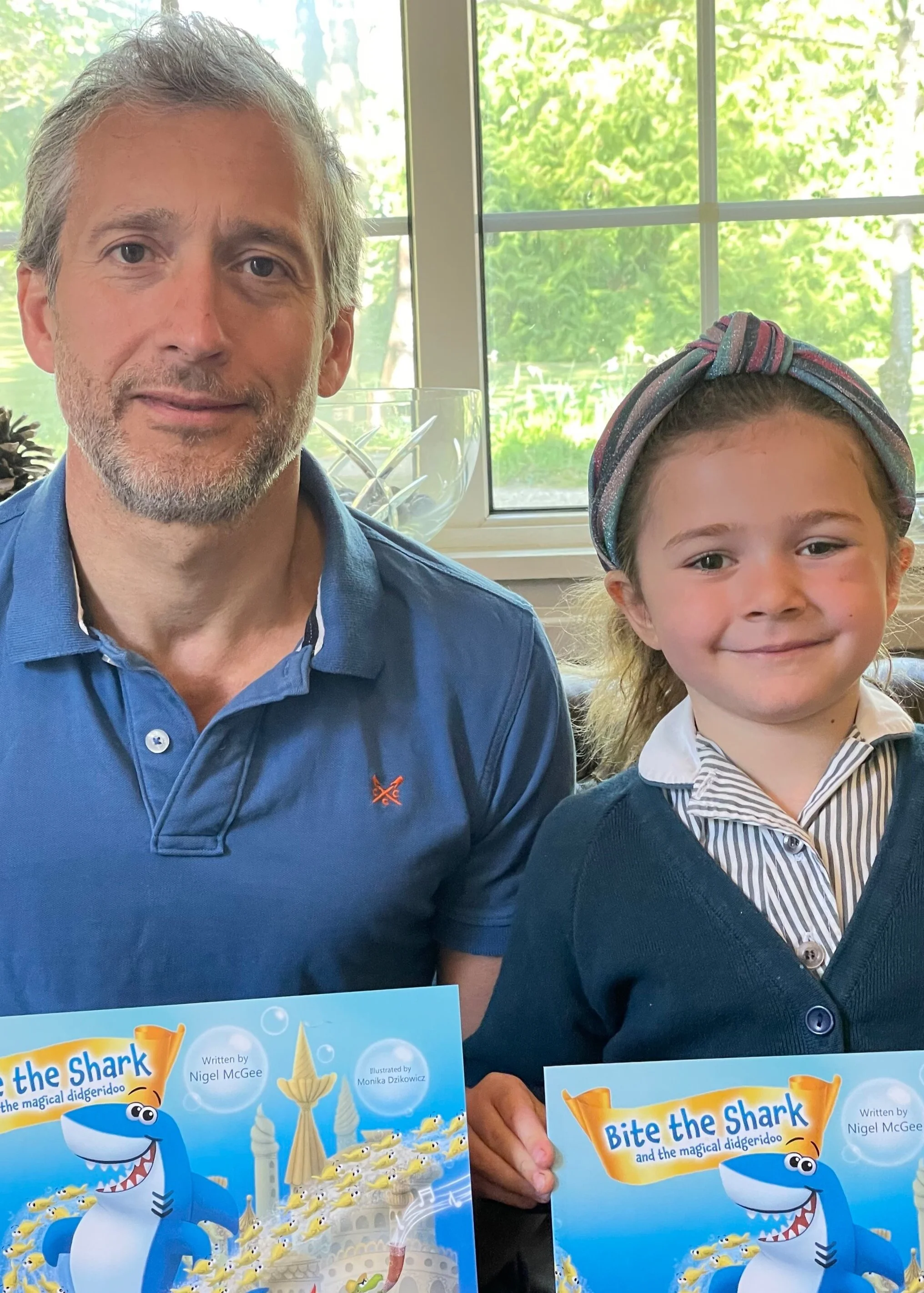 Evie my co-author and me, in shades of Bite blue! 🦈 👀 