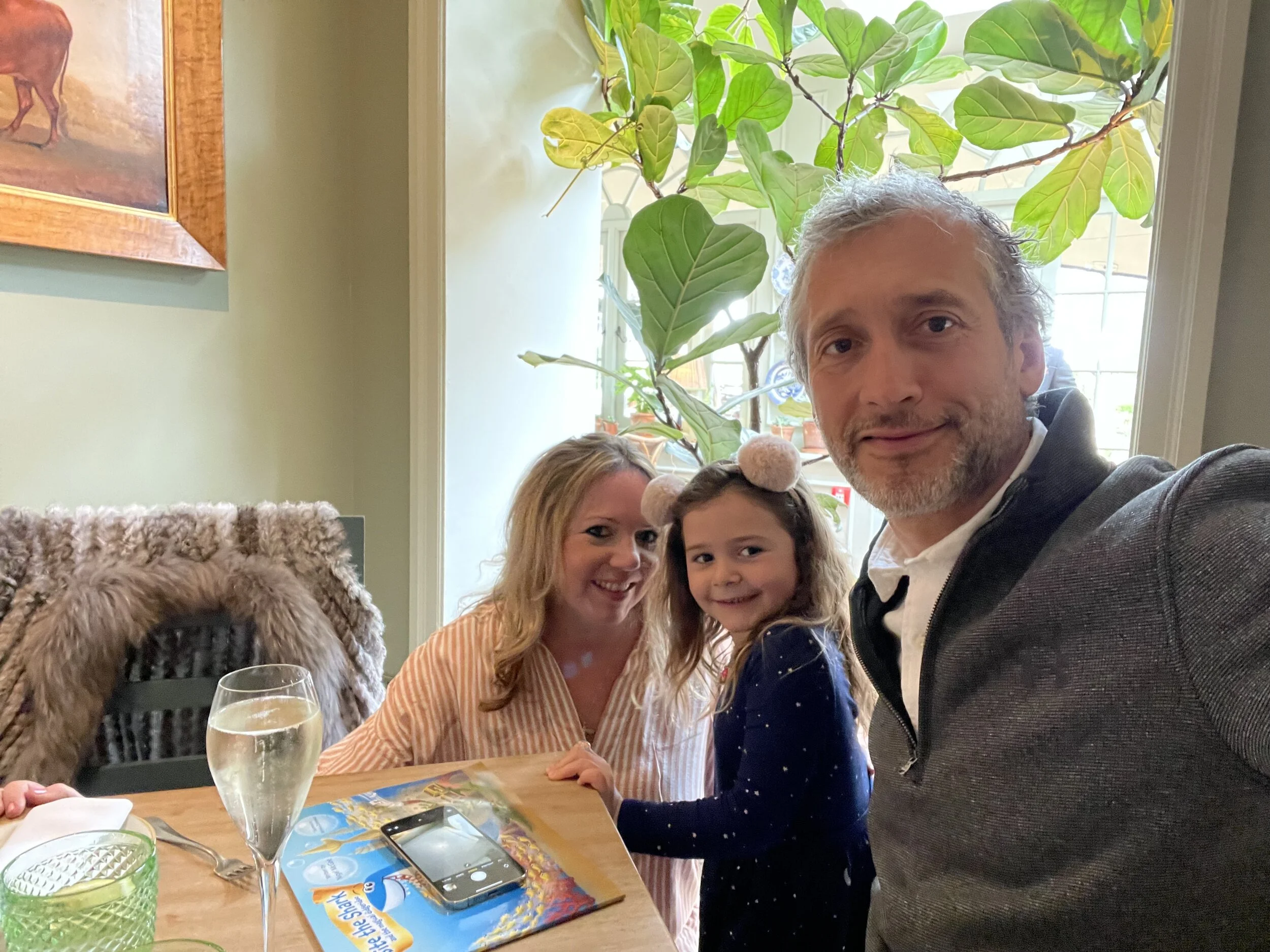 Finally, out for a Bite! (of lunch) 🦈 🥗 🥂🍒🥒🥑