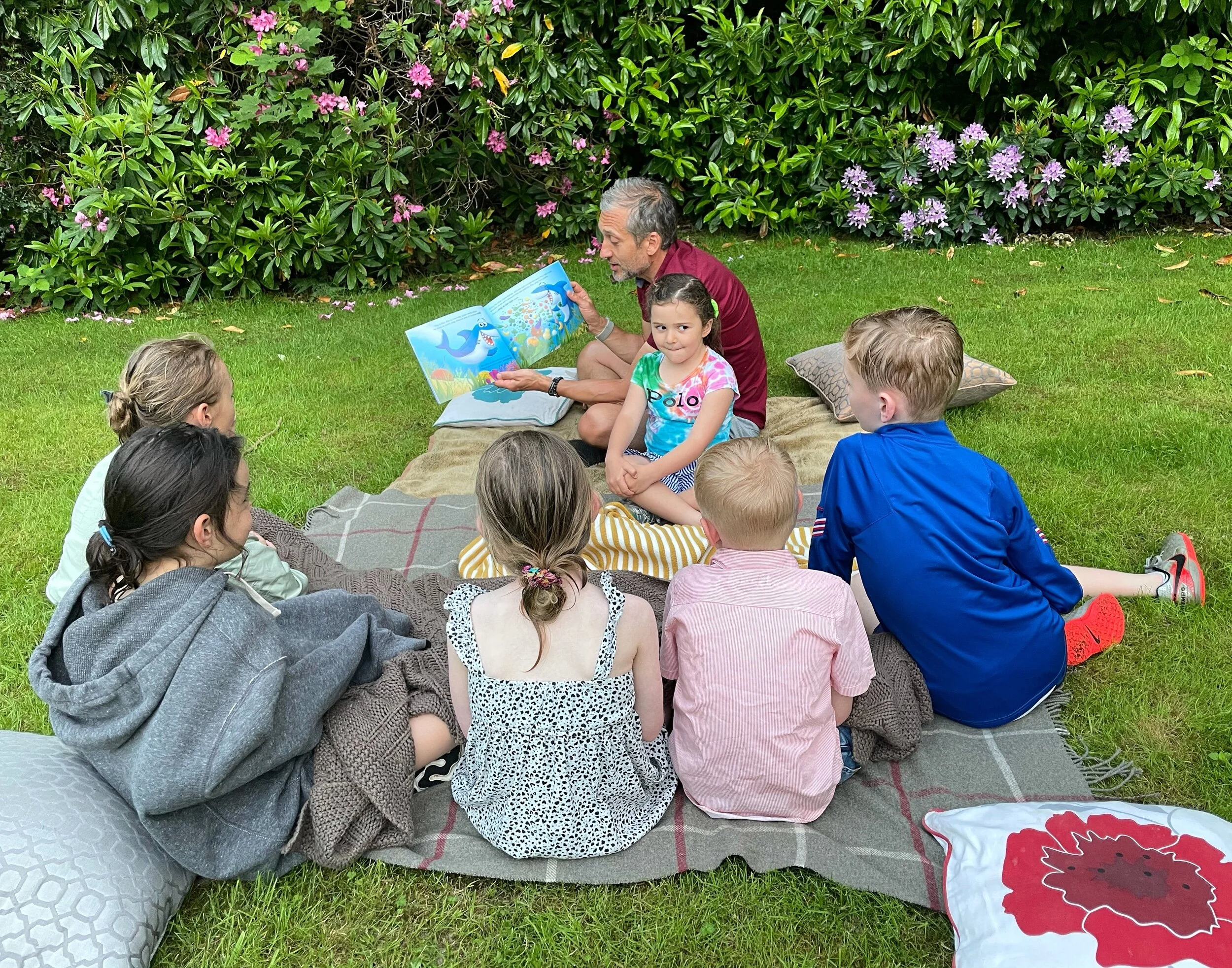 Story time with Bite!!🦈📕👀🤓