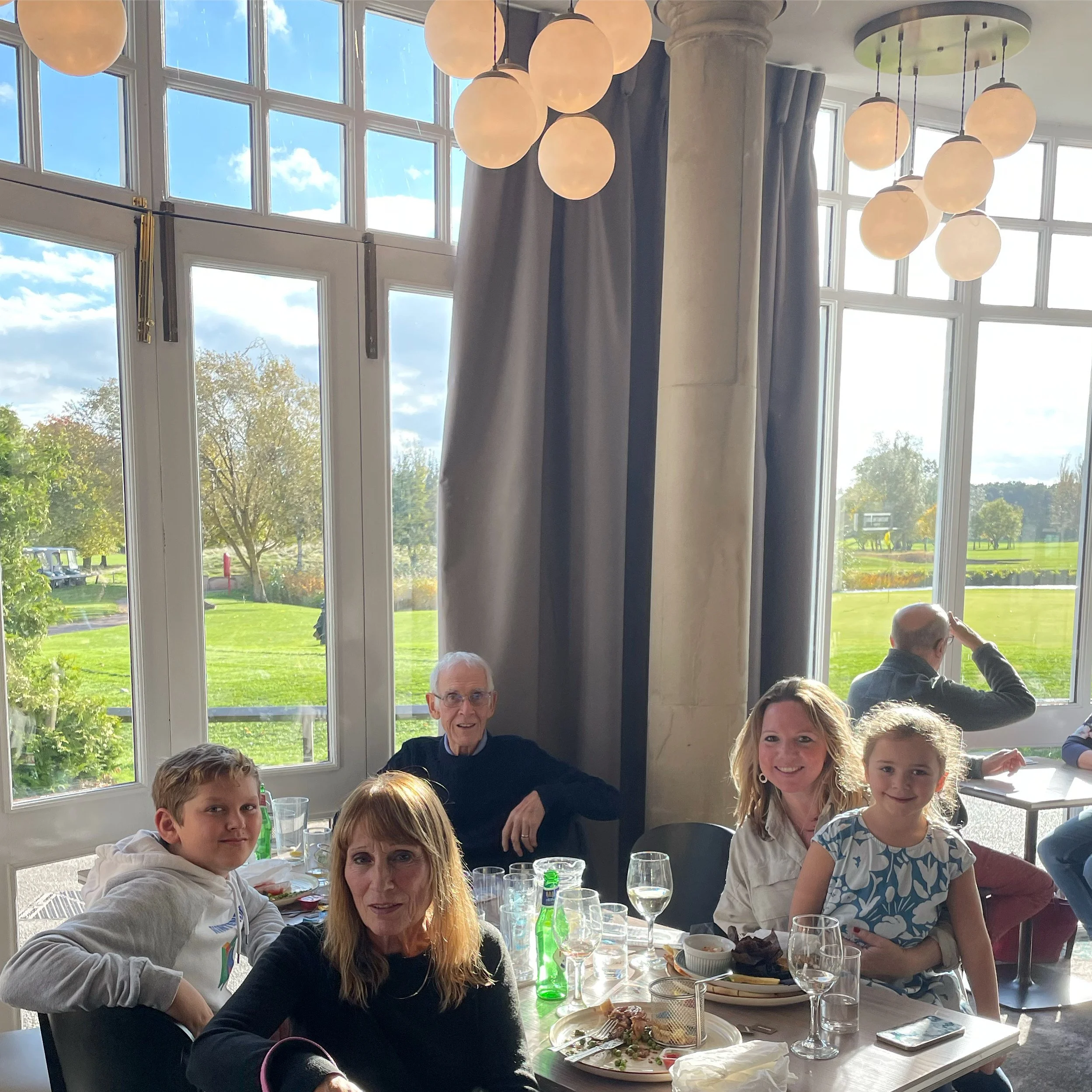 Wonderful lunch with the folks and family!! 🙌🥂😘@beltonwoods