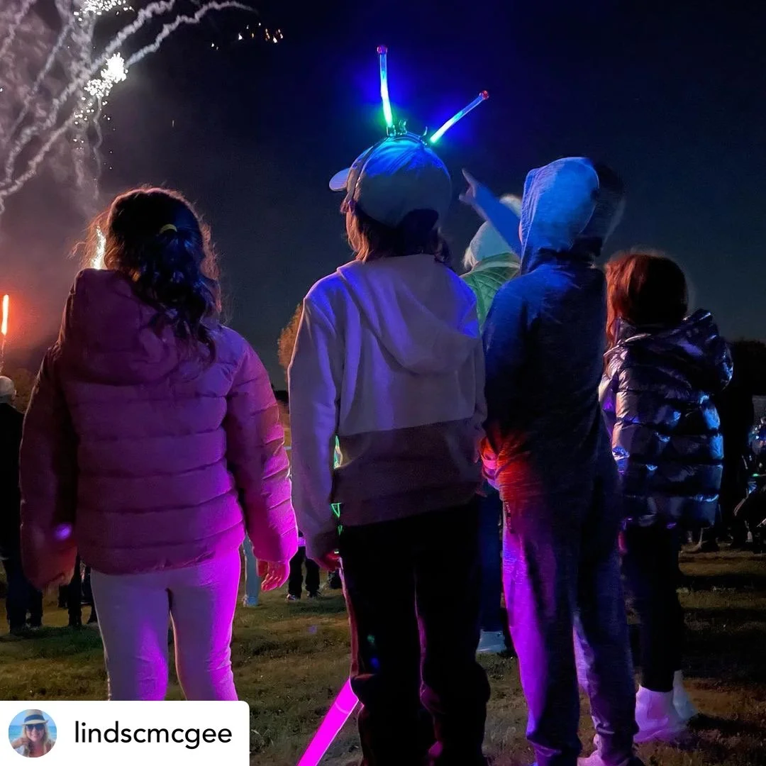 Our little gang mesmerised by the display 🎆
