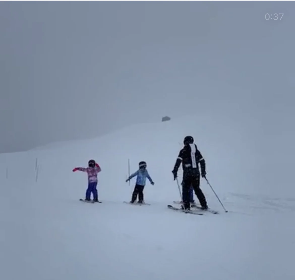 Race time! 3,2,1 GO! 🎿🚀