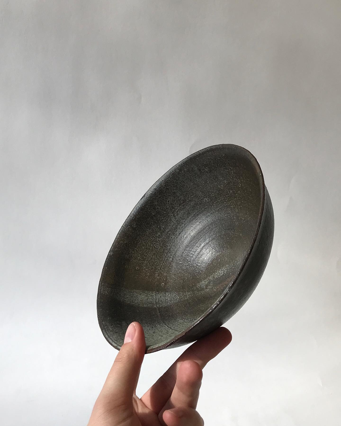Serving bowl. 

Stoneware. Oxidation fired. 2022.
.
.
.
.
.
.
.
.
#ceramics #pottery #clay #crafts #handmade #bowl #stoneware #keramiikka #k&auml;sity&ouml; #kulho #keramik #hantverk #sk&aring;l #wheelthrown #dreja