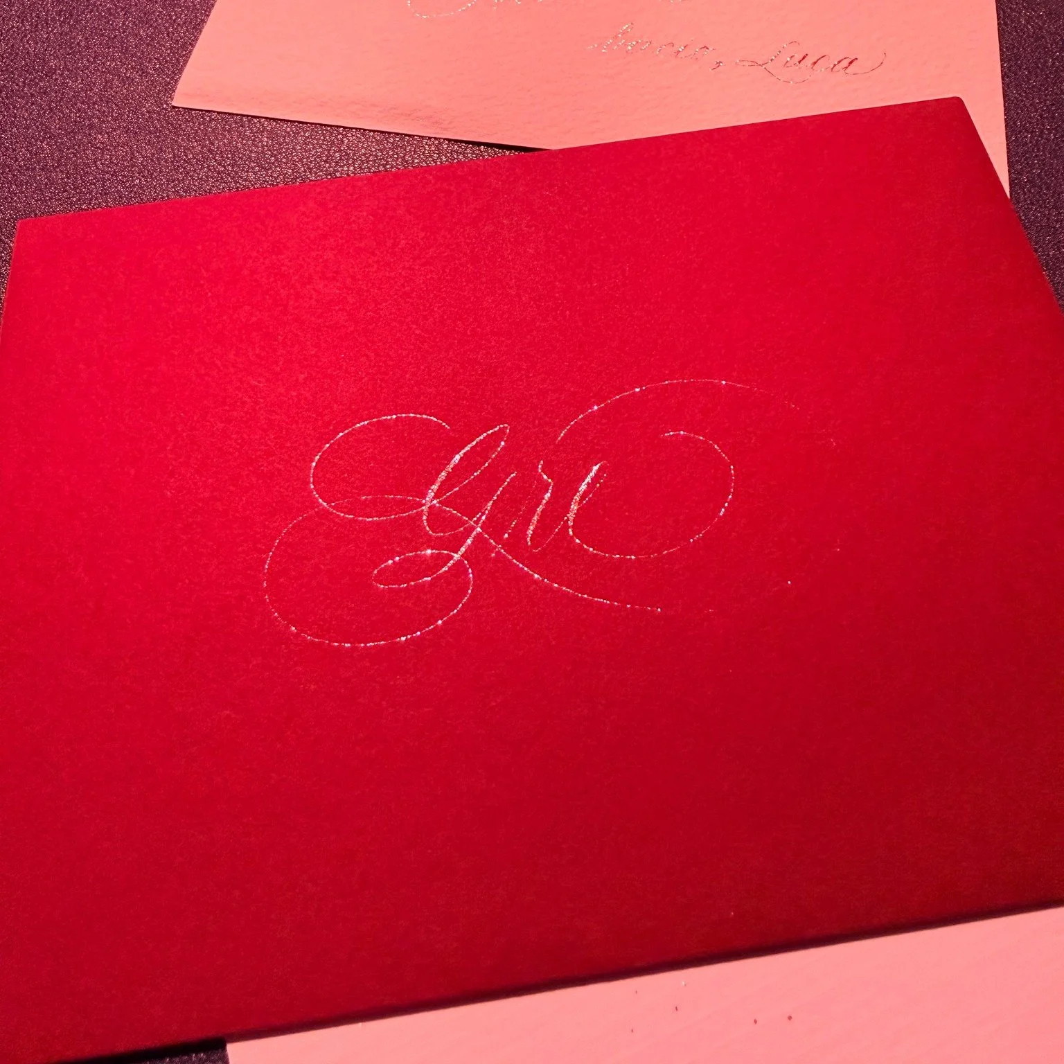 This is the only photo I was able to take during the 3 days event in December hosted by AmEx at La Lanterna in Rome.
One quick photo during a very busy event. I hope you can see this beautiful variation of majuscule G.
@thecreativekinds metallics for