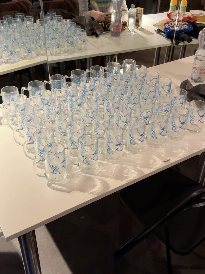 Reporting from yesterday.
Making calligraphy abroad with the best crew partner @lesencresfolles 
Day1 was absolute fun!

Sometimes you just have to be grateful for the working day and wrap it up staring at the beauty around you.

__________
#ceciliab