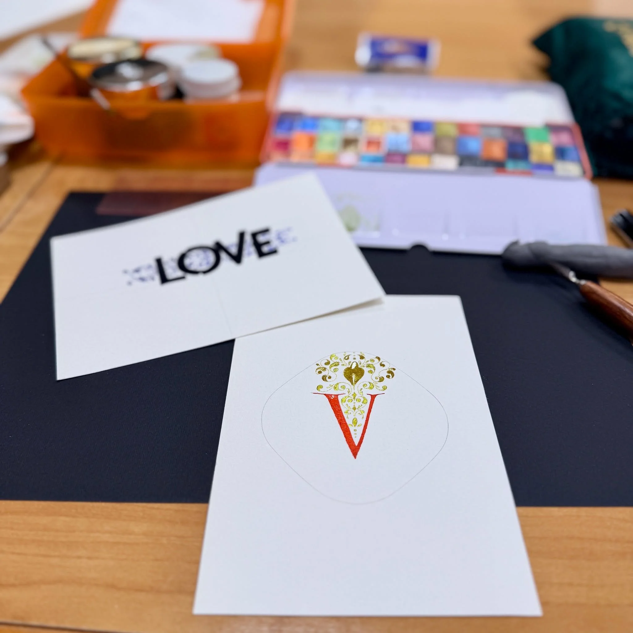 Attivit&agrave; di oggi allo SCRIPTORIUM di Roma @scriptorium_roma : Happy Valentine's Day! Io ho usato i miei paisleys per fare un paio di cose (almeno iniziare a fare perch&eacute; mentre lavoravamo facevamo anche tante chiacchiere eheh).

Se vivi 