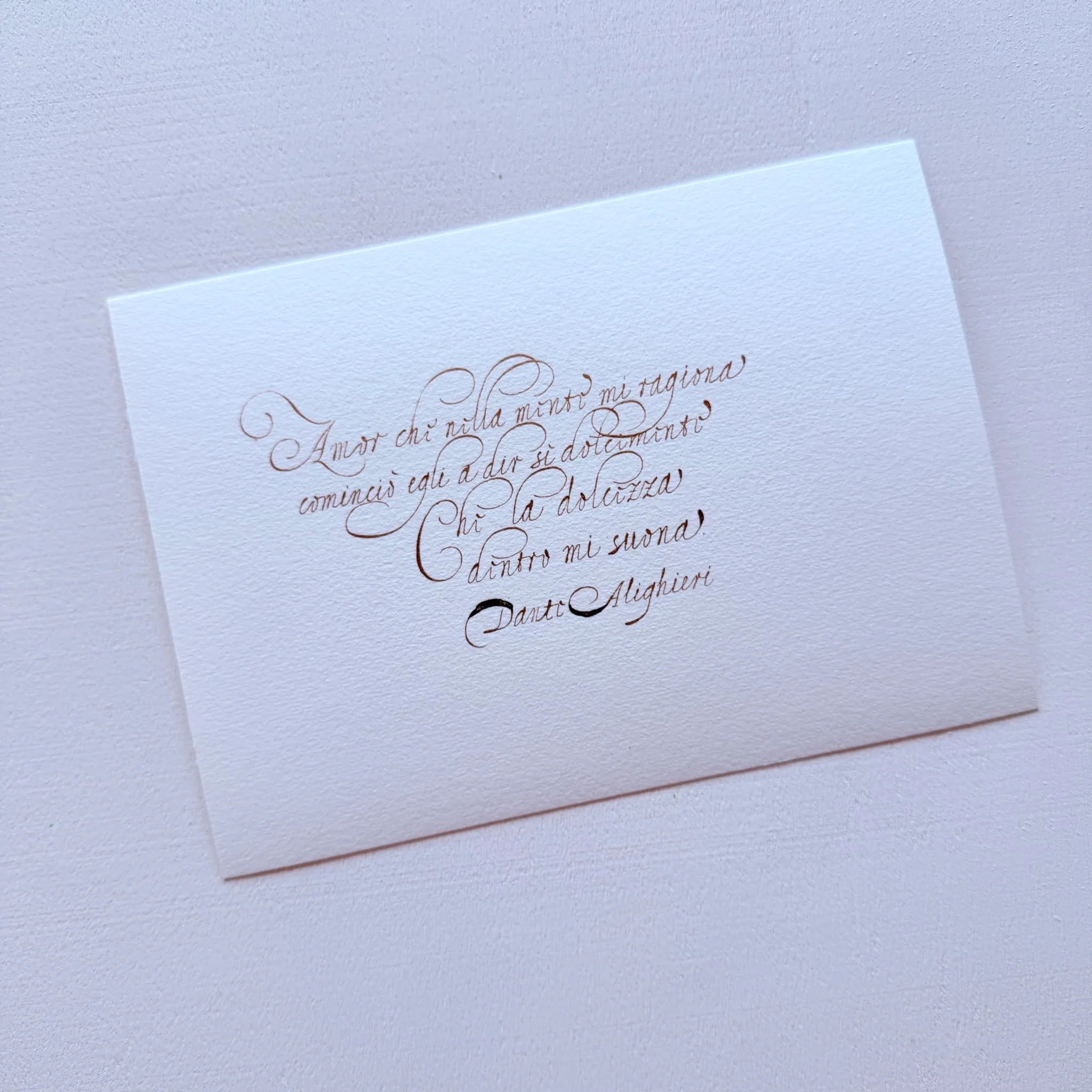 𝗗𝗔𝗡𝗧𝗘 𝗔𝗟𝗜𝗚𝗛𝗜𝗘𝗥𝗜

Love, who reasons with me in my mind,
began to speak so gently
that the sweetness still echoes within me.

Style: Italian Hand
Gouache on 300g watercolor paper.
Crown nib

_________________________

#ceciliab
#ceciliabc