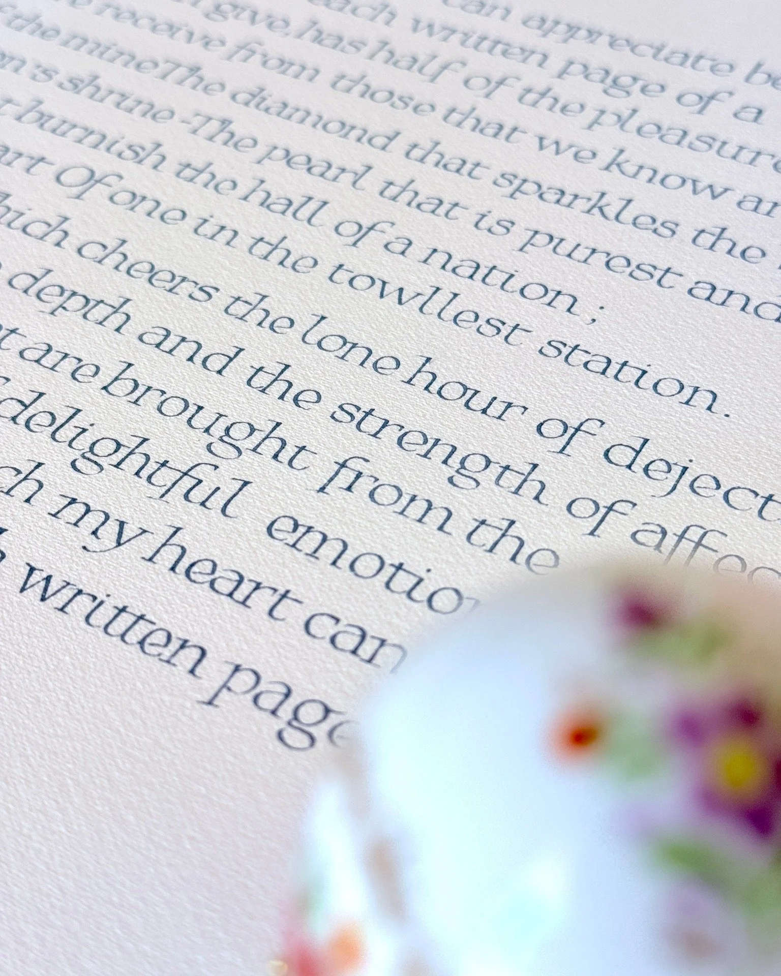 𝗨𝗡𝗔 𝗟𝗘𝗧𝗧𝗘𝗥𝗔

A while ago, a pen pal of mine sent me a small clipping with this poem about writing a letter. I did a bit of research, but couldn&rsquo;t find any attribution; it seems to be a short 19th-century piece. And I find it truly bea