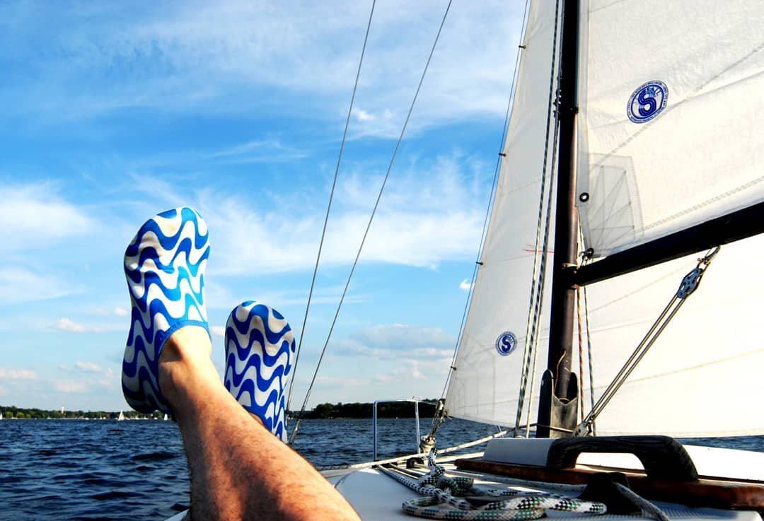 It's officially the start of summer. Time to put your feet up! #longestday #solstice #summertimes #summeroutfits #yachtlife #yacht #sea #boat #boatlife #boats #boatshoes #sup #paddleboardingadventures #deckshoes #canoeingadventures #kayakingadventure