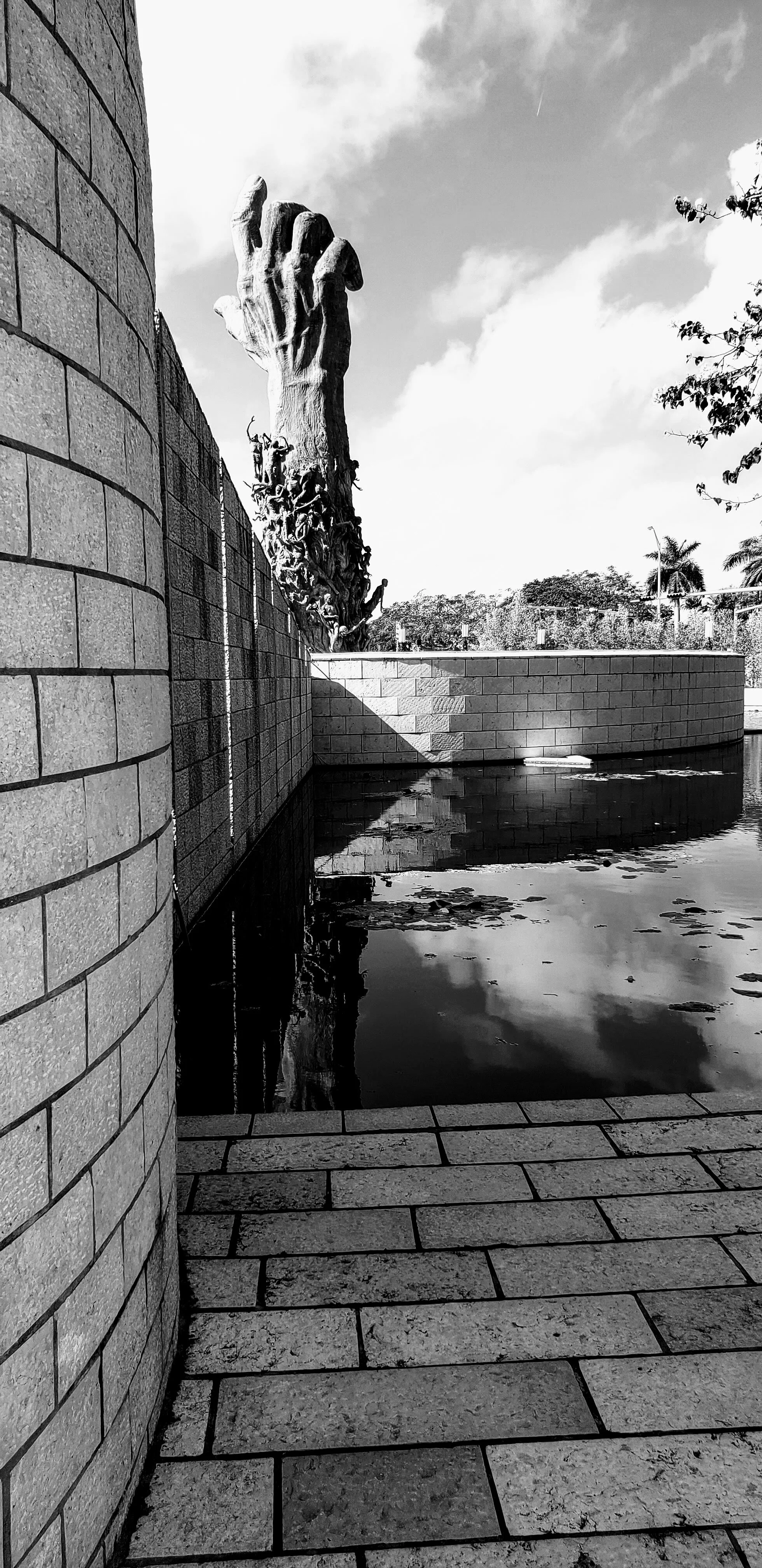 Florida Holocaust Memorial Miami Beach by www.MychaelX.photos 0024bw.jpg