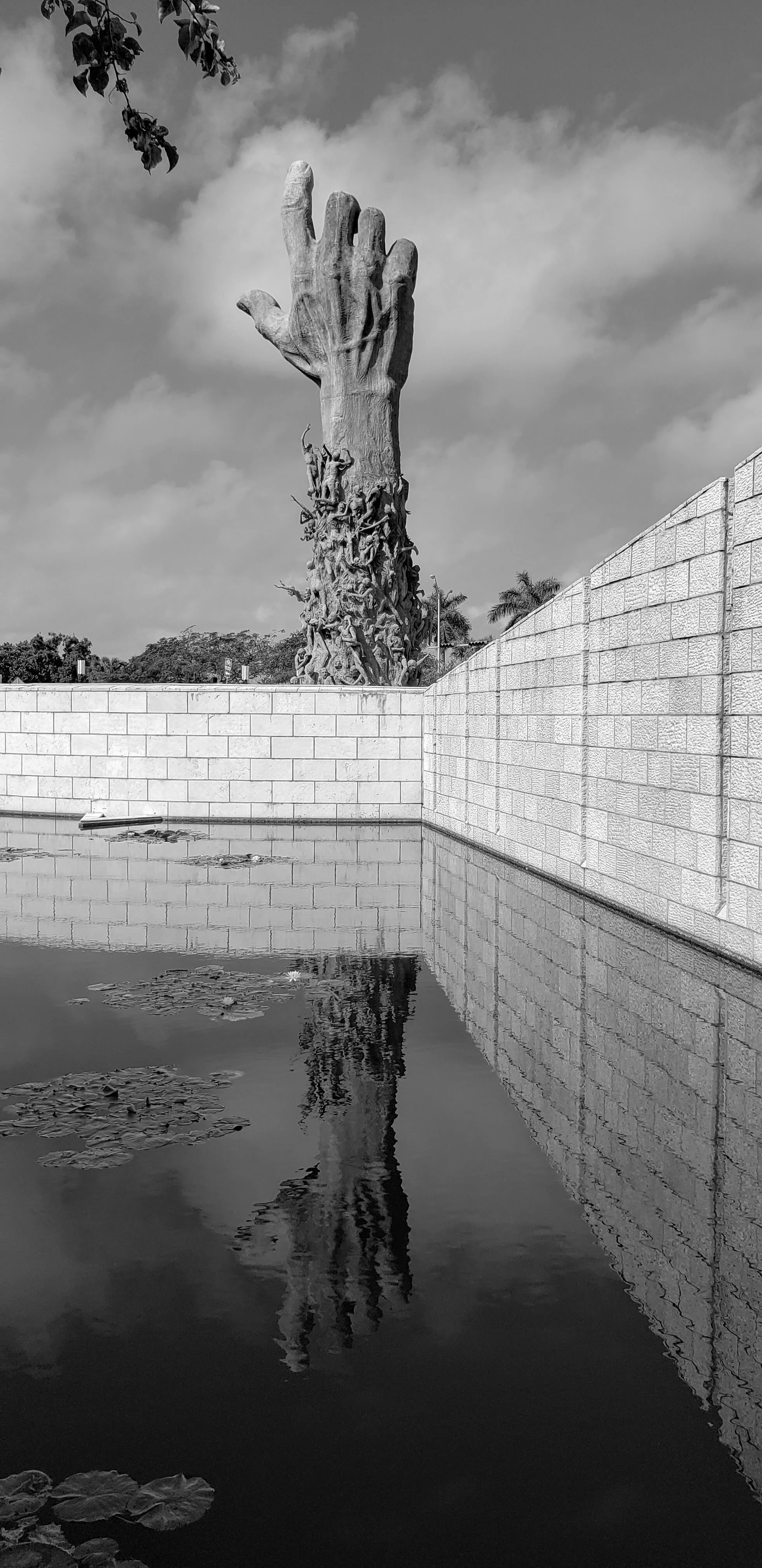 Florida Holocaust Memorial Miami Beach by www.MychaelX.photos 000115bw.jpg