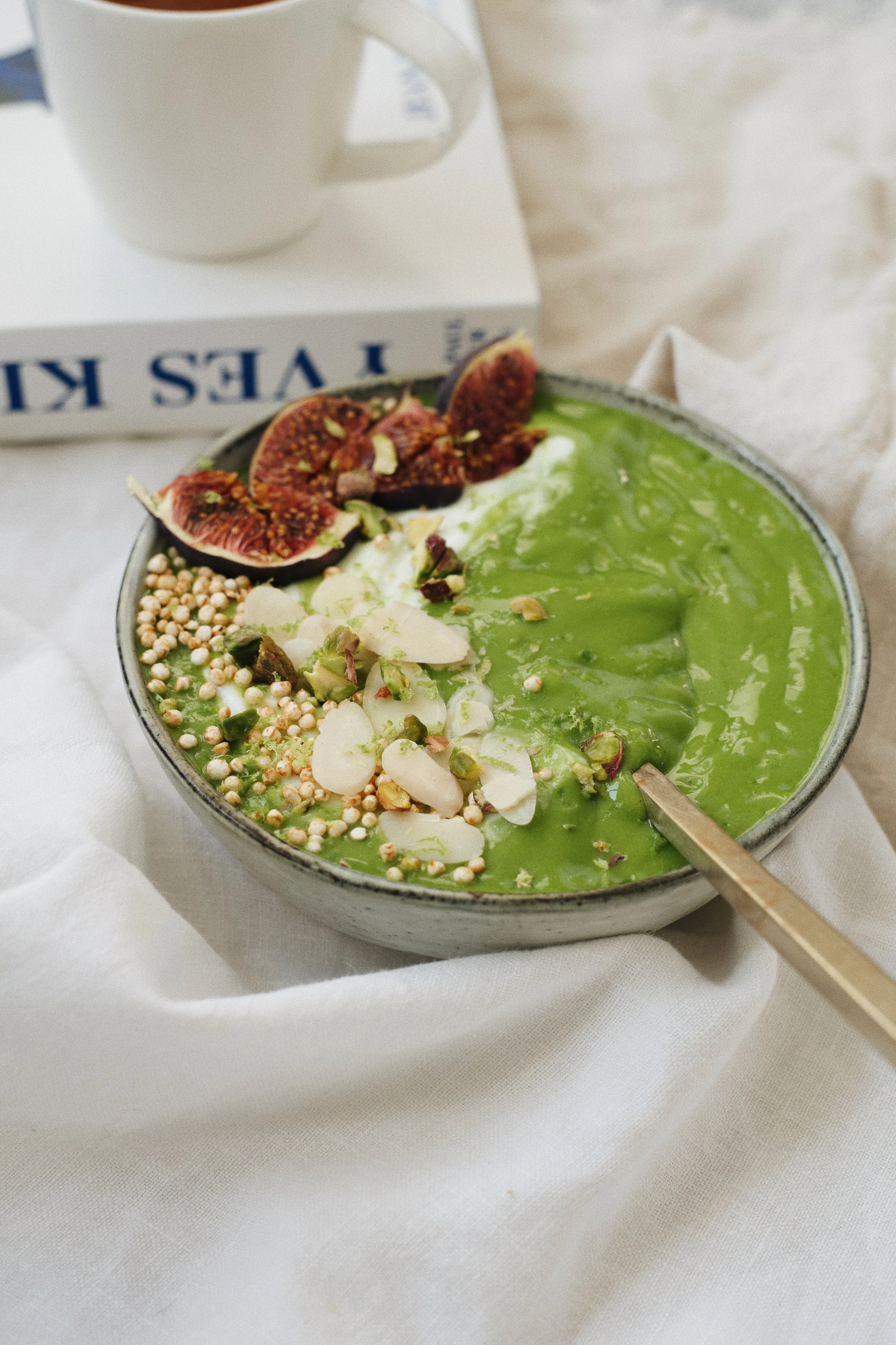 Zesty green mango smoothie.jpeg