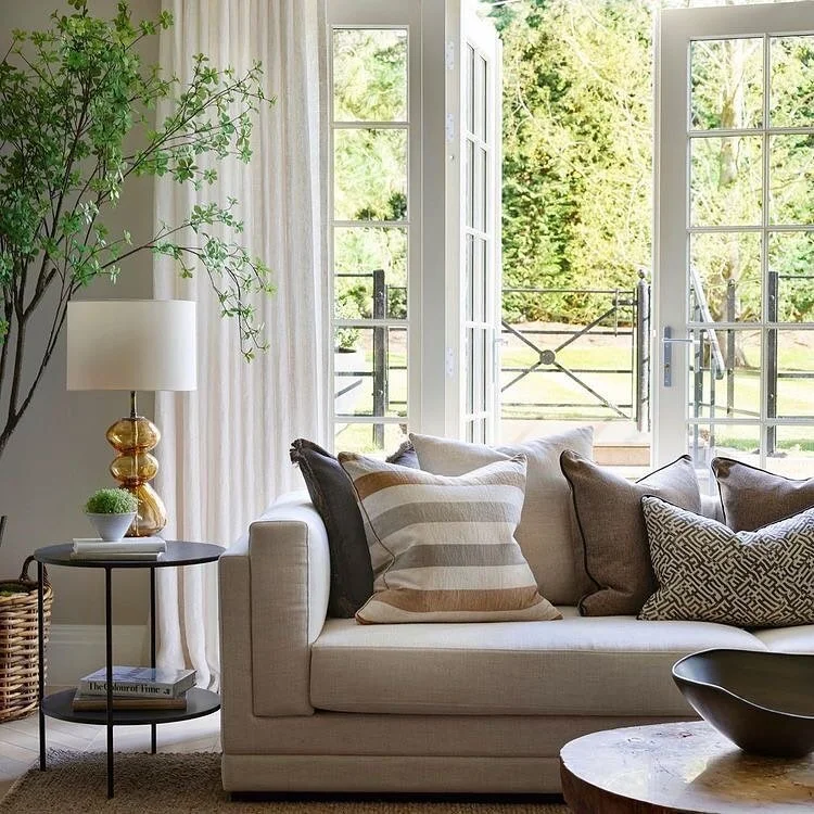 Who else has loved throwing open the doors in the glorious weather we have recently had. Of course, in great British fashion it didn&rsquo;t last very long. Freezing fingers this morning!! 

This was a beautiful project I was lucky enough to work on 