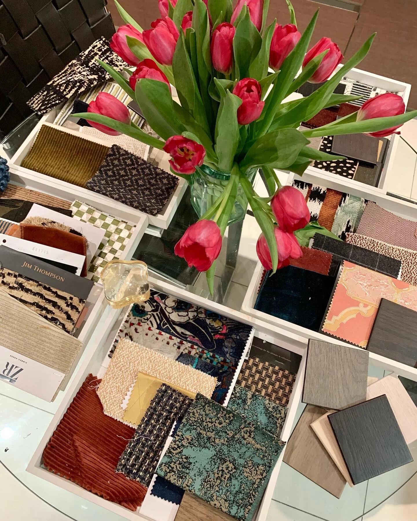 Colour explosion!

Yesterdays chaos as we are starting some initial scheming!!

#sophiesoniinteriordesign #sophiesoniinteriors #sophiesonidesign #sophiesoni #essexinteriors #essexinteriordesign #interiordesign #luxuryinteriors #interiors #bespokedesi