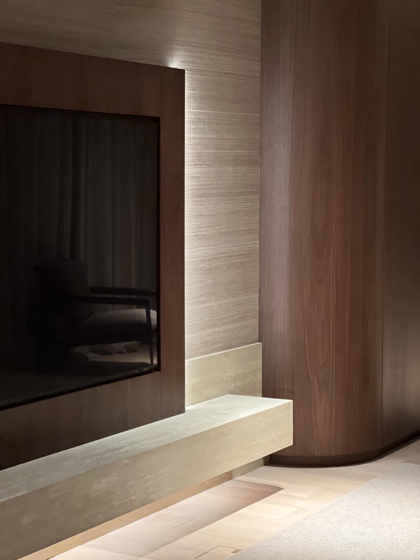 A few details sharing our newly installed joinery unit for our wonderful clients. Check out the full post and the design process over at our @enelproperties page! 

A lot of challenges with this design, but thrilled with the outcome! 

#mayfairinteri