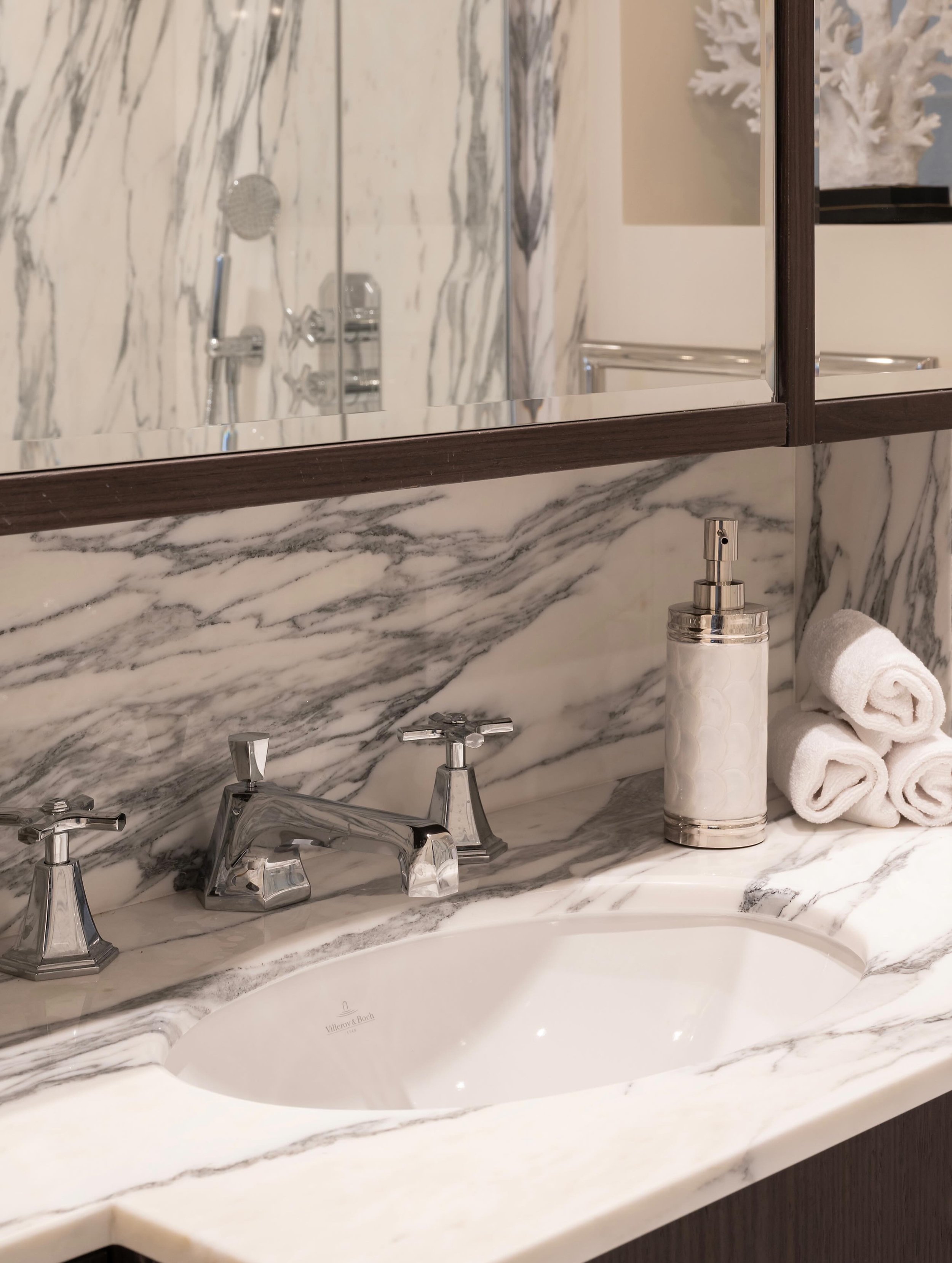 An Arabescato Affair.

A true legend in the marble world, originating from Tuscany, Arabescato is always a top tier choice for an oomf of sophistication in bathrooms. The crisp white background contrasted with these dramatic dark grey veins is a prou