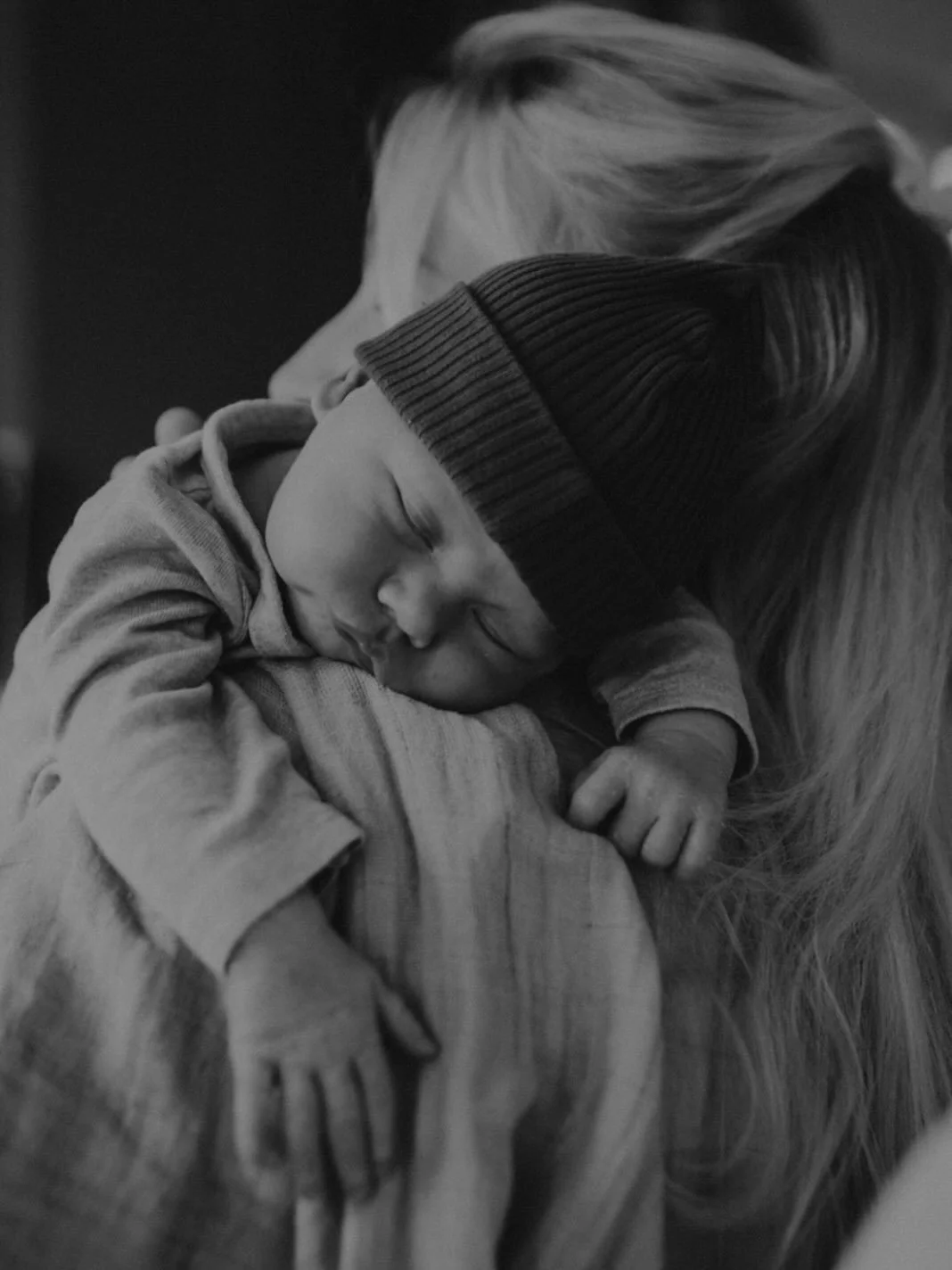 Op babybezoek bij kleine Fauve - en alles dat daar bij hoort 🤍

.
.
#newbornfotograaf #newbornshoot  #newbornsession #babyfotografie #newbornathome