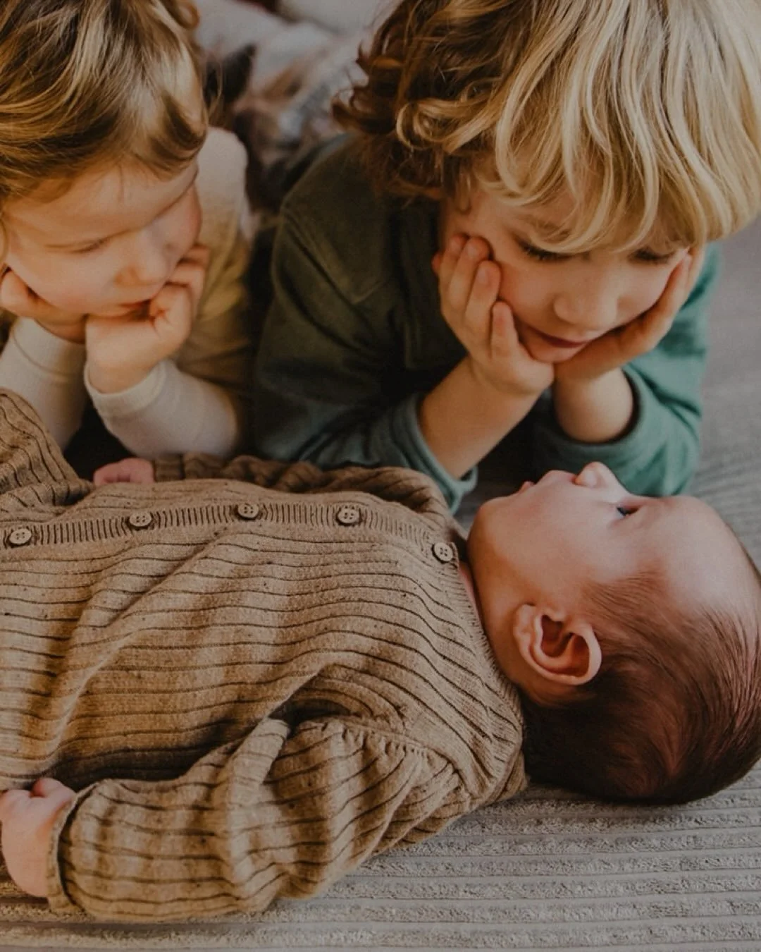Otto en z&rsquo;n fanclub.
Welkom, kleine man!

.
.

#newbornfotograaf #newbornshoot  #newbornsession #lifestylephotography#babyfotografie