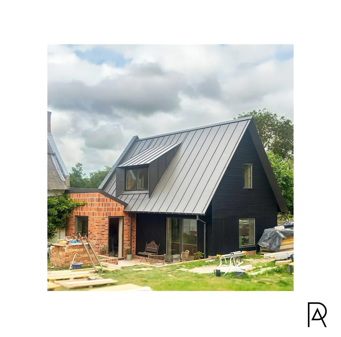 🪚NEARLY THERE!🔨 🎉
It&rsquo;s always a pleasure to visit site to see how this &lsquo;eco-build&rsquo; is progressing. 
The zinc roof was carefully designed to relate to the thach of the existing cottage and now the roof is up it&rsquo;s lovely to s