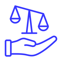 main tenant une balance de justice