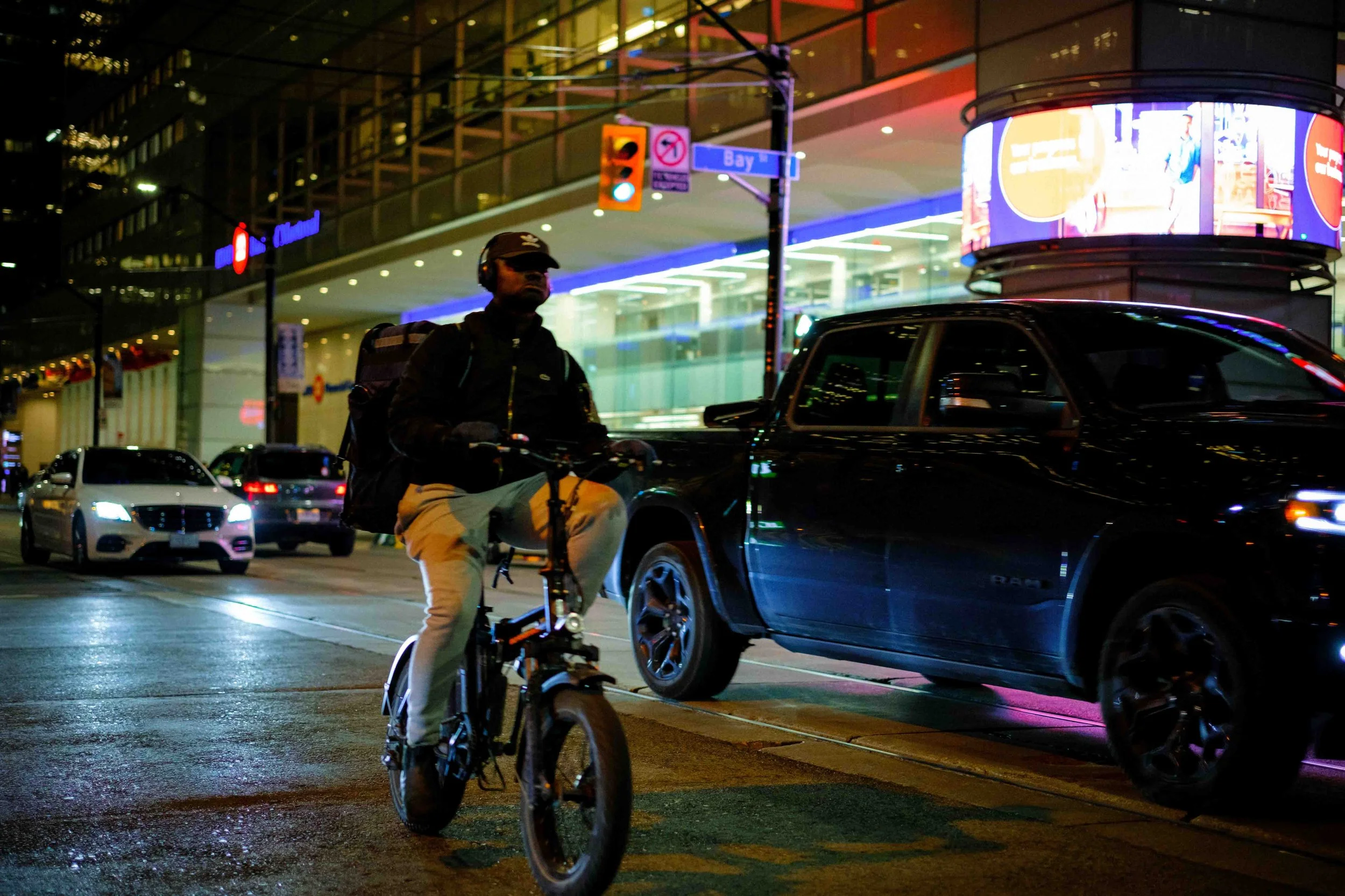 221007 Toronto Street Photography at Night - Blog-6.jpg
