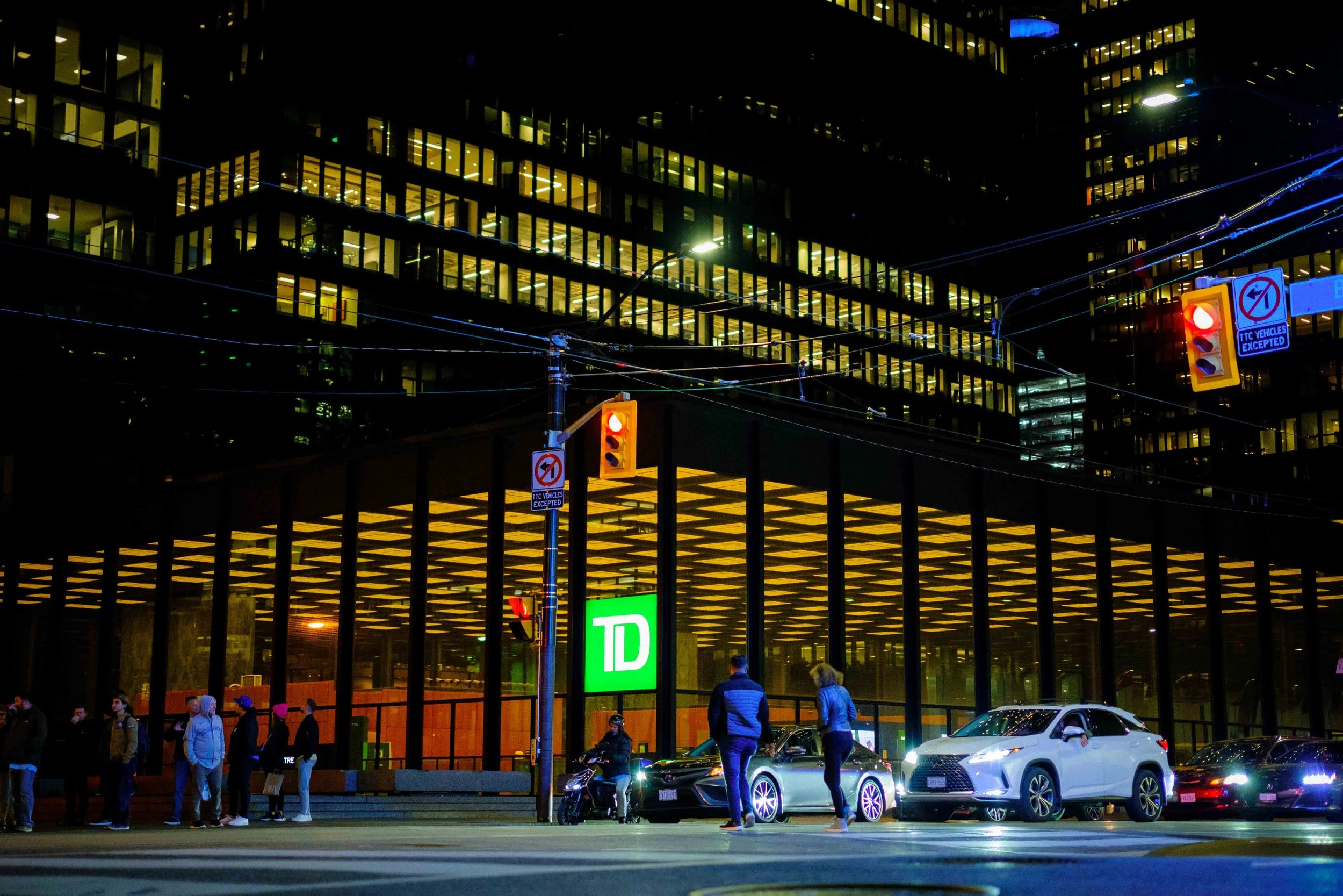 221007 Toronto Street Photography at Night - Blog-7.jpg