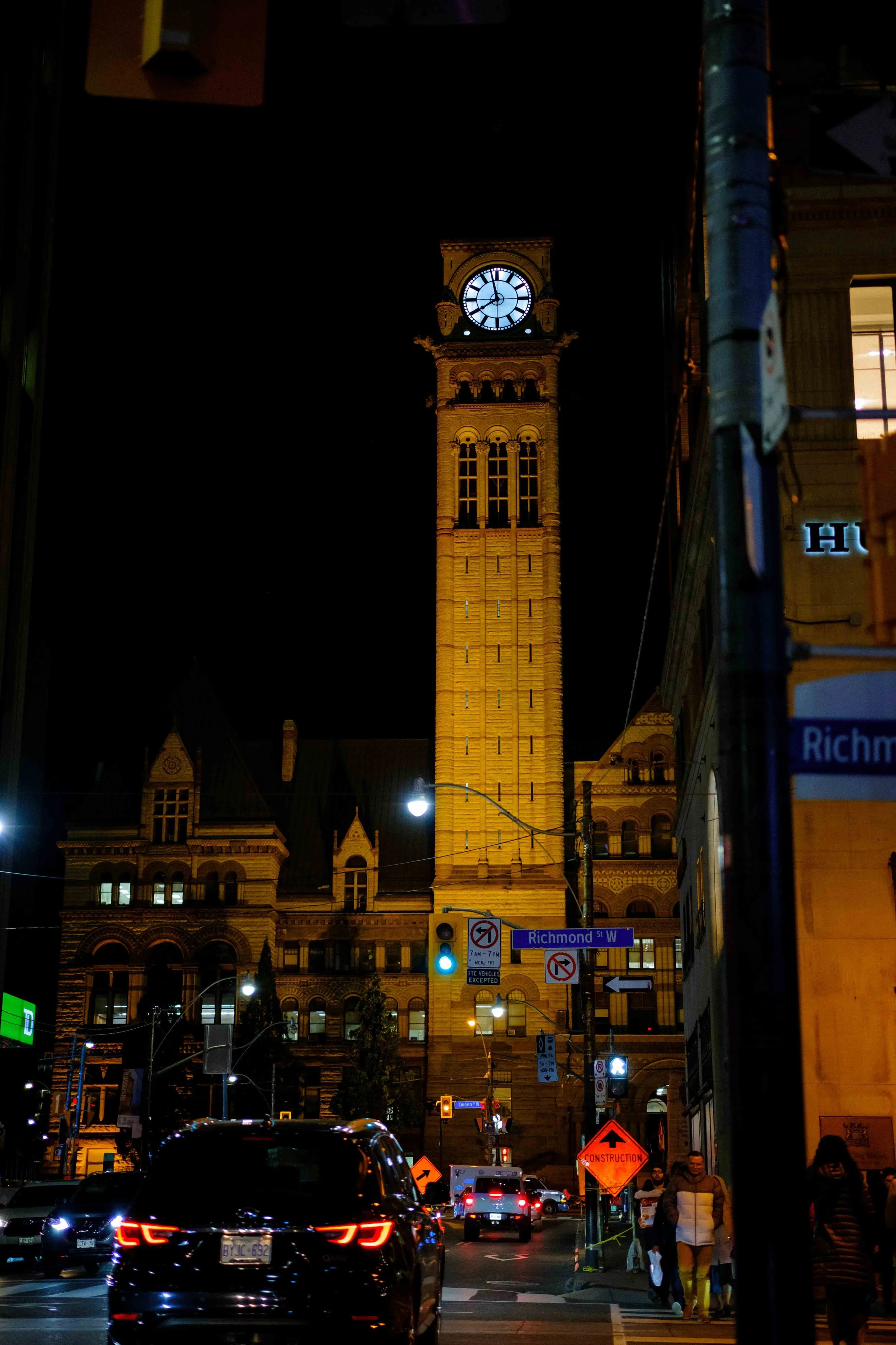 221007 Toronto Street Photography at Night - Blog-16.jpg