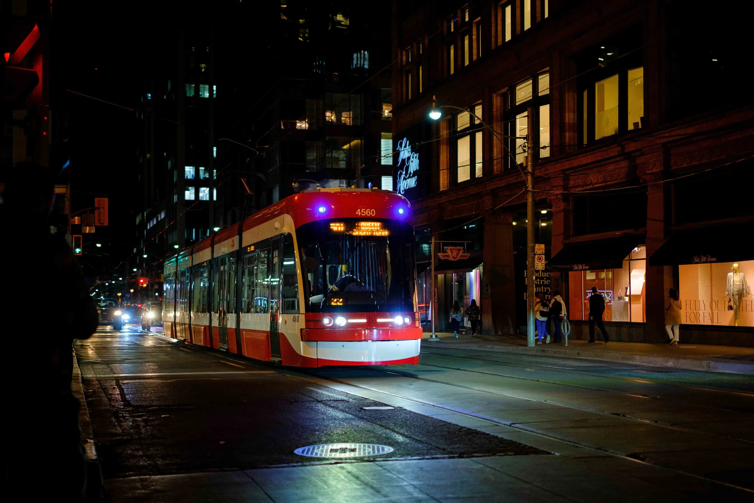 221007 Toronto Street Photography at Night - Blog-17.jpg