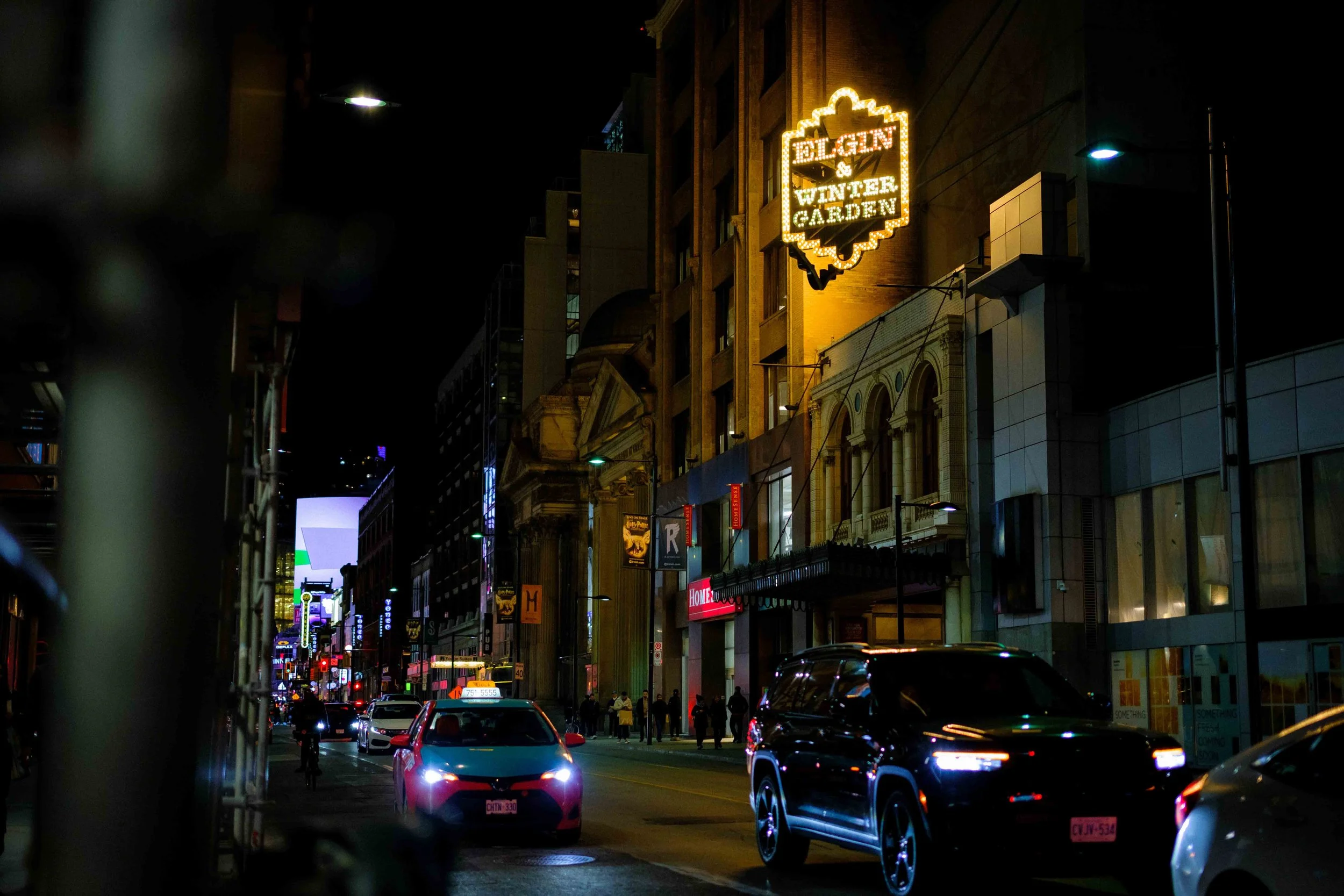 221007 Toronto Street Photography at Night - Blog-18.jpg