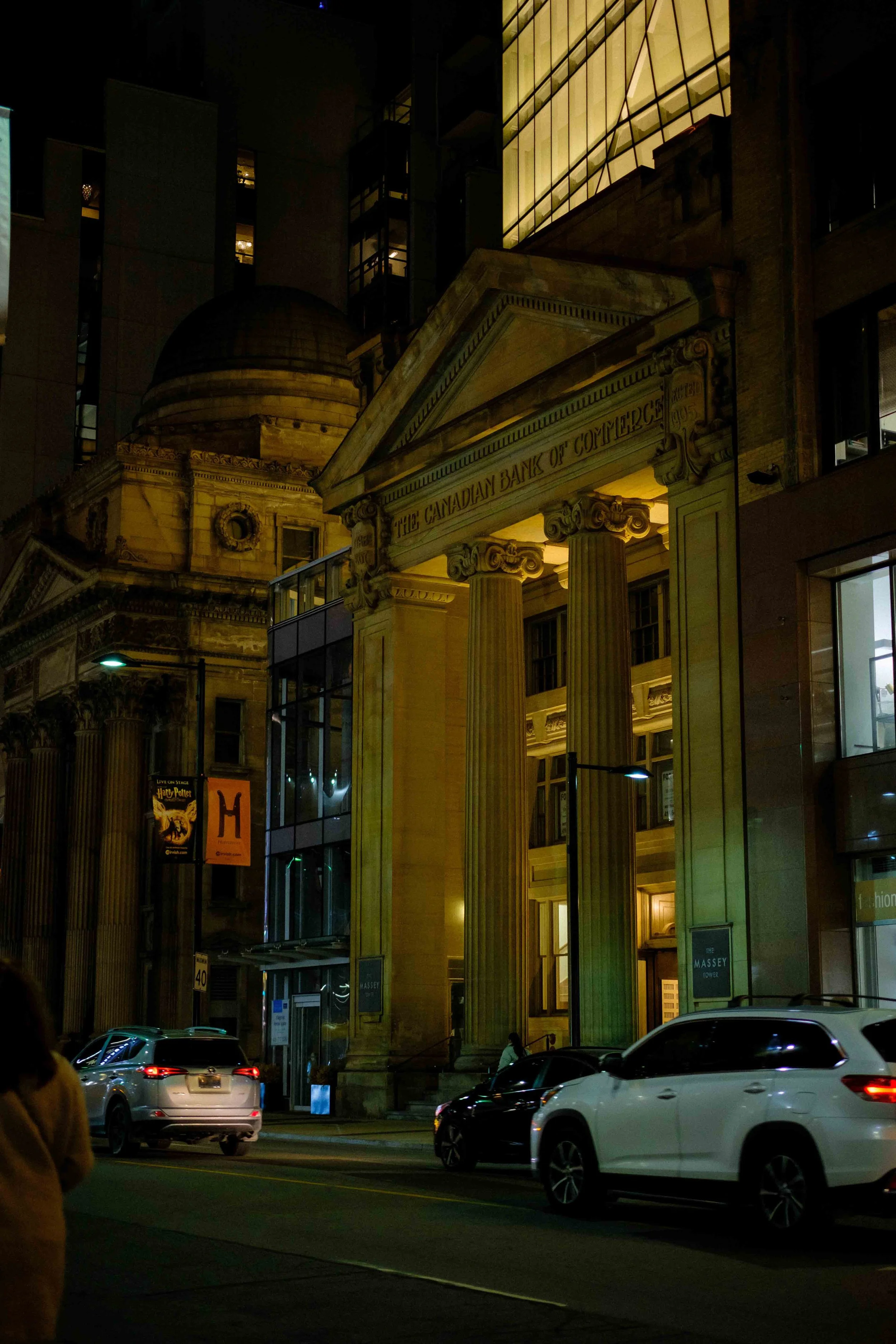 221007 Toronto Street Photography at Night - Blog-19.jpg