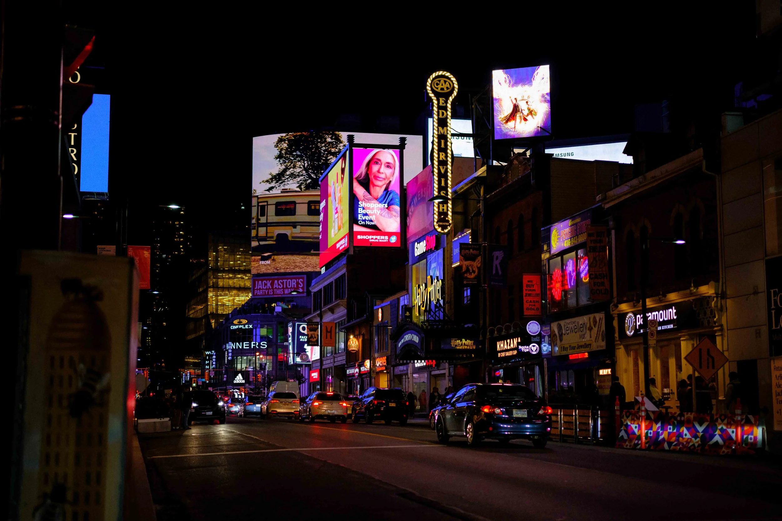 221007 Toronto Street Photography at Night - Blog-20.jpg