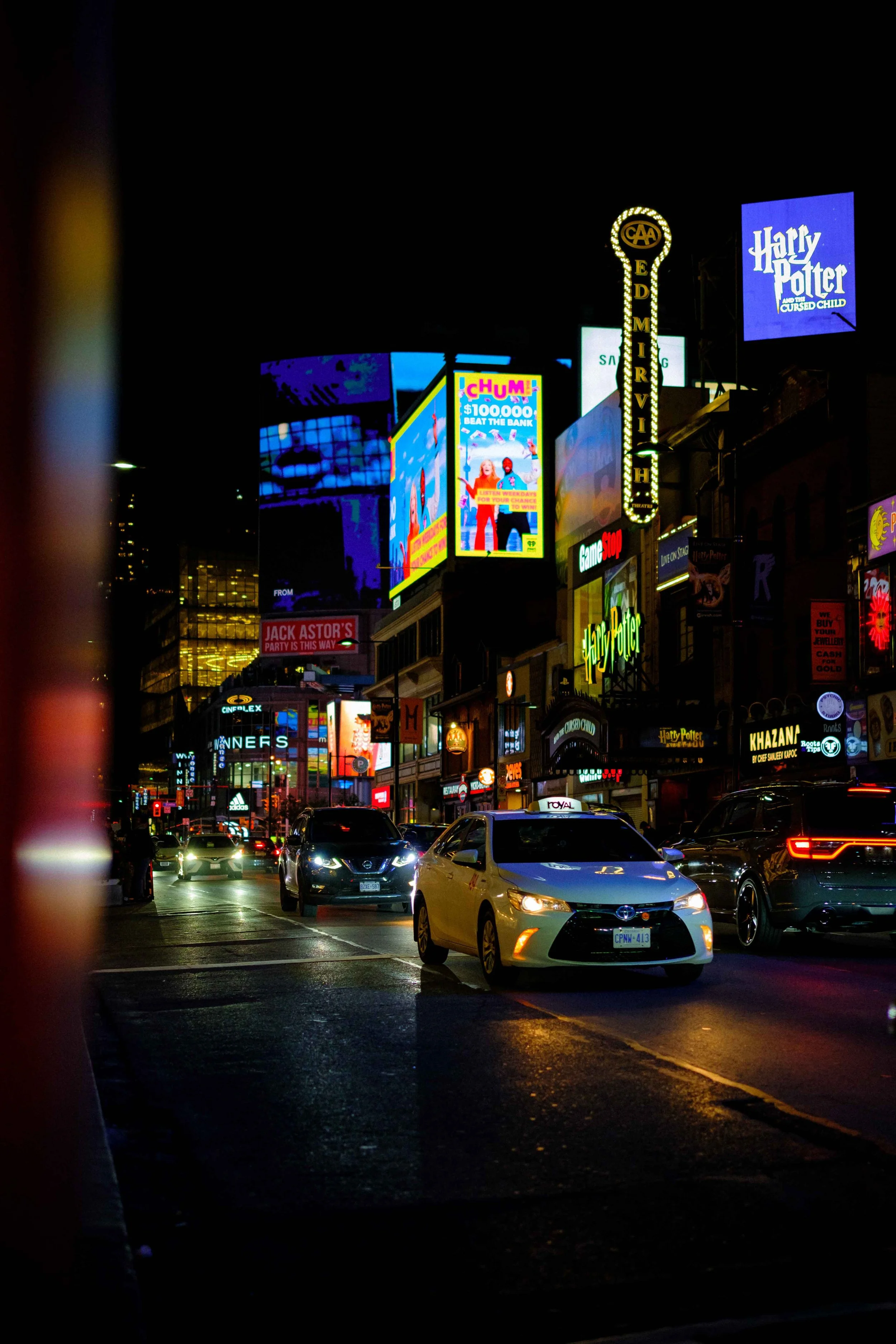 221007 Toronto Street Photography at Night - Blog-21.jpg