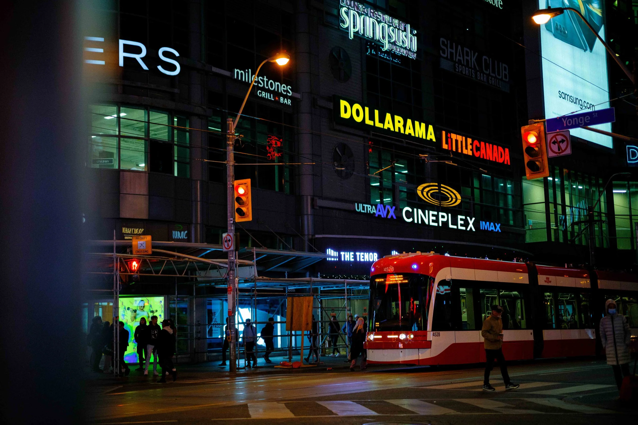 221007 Toronto Street Photography at Night - Blog-24.jpg