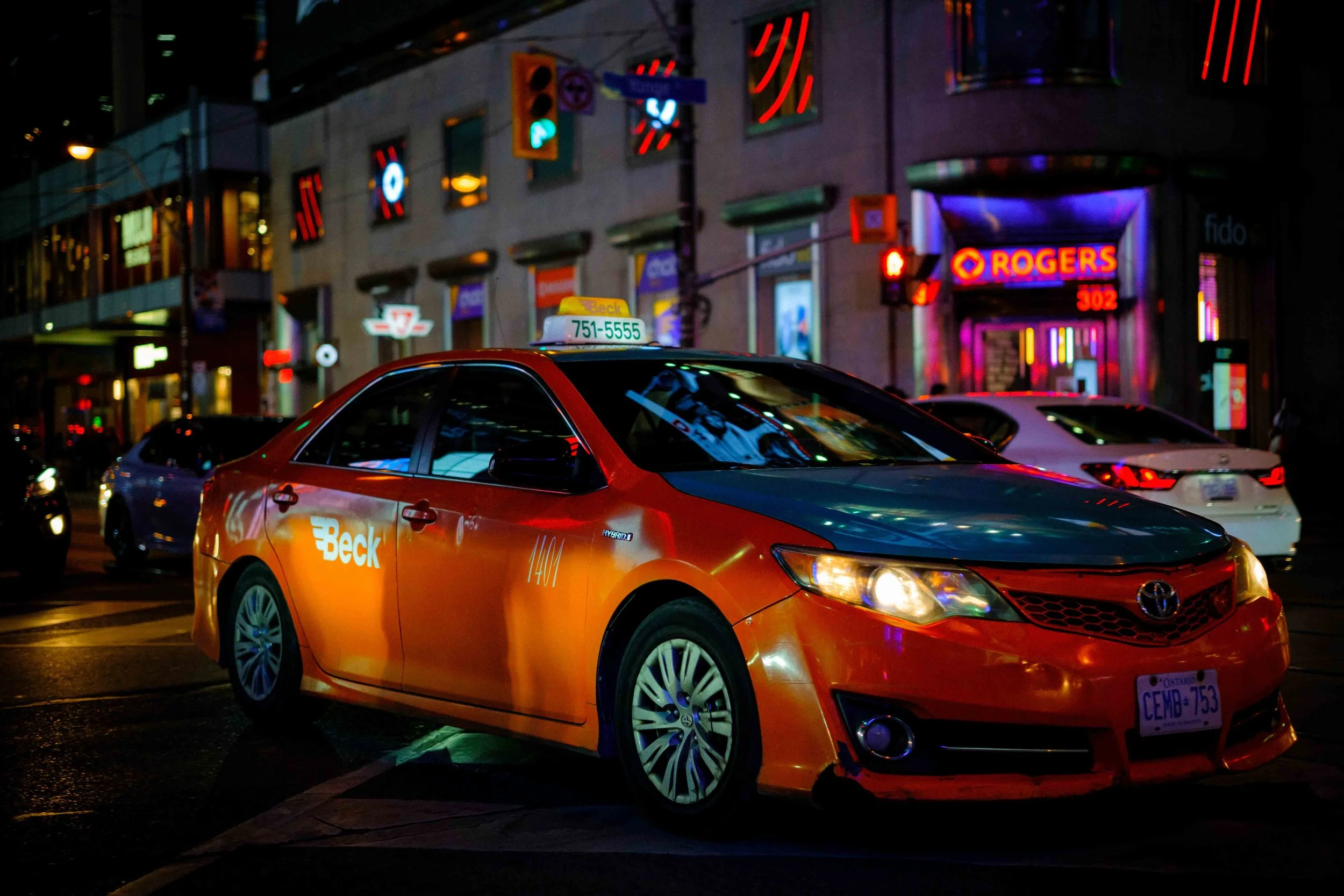 221007 Toronto Street Photography at Night - Blog-26.jpg