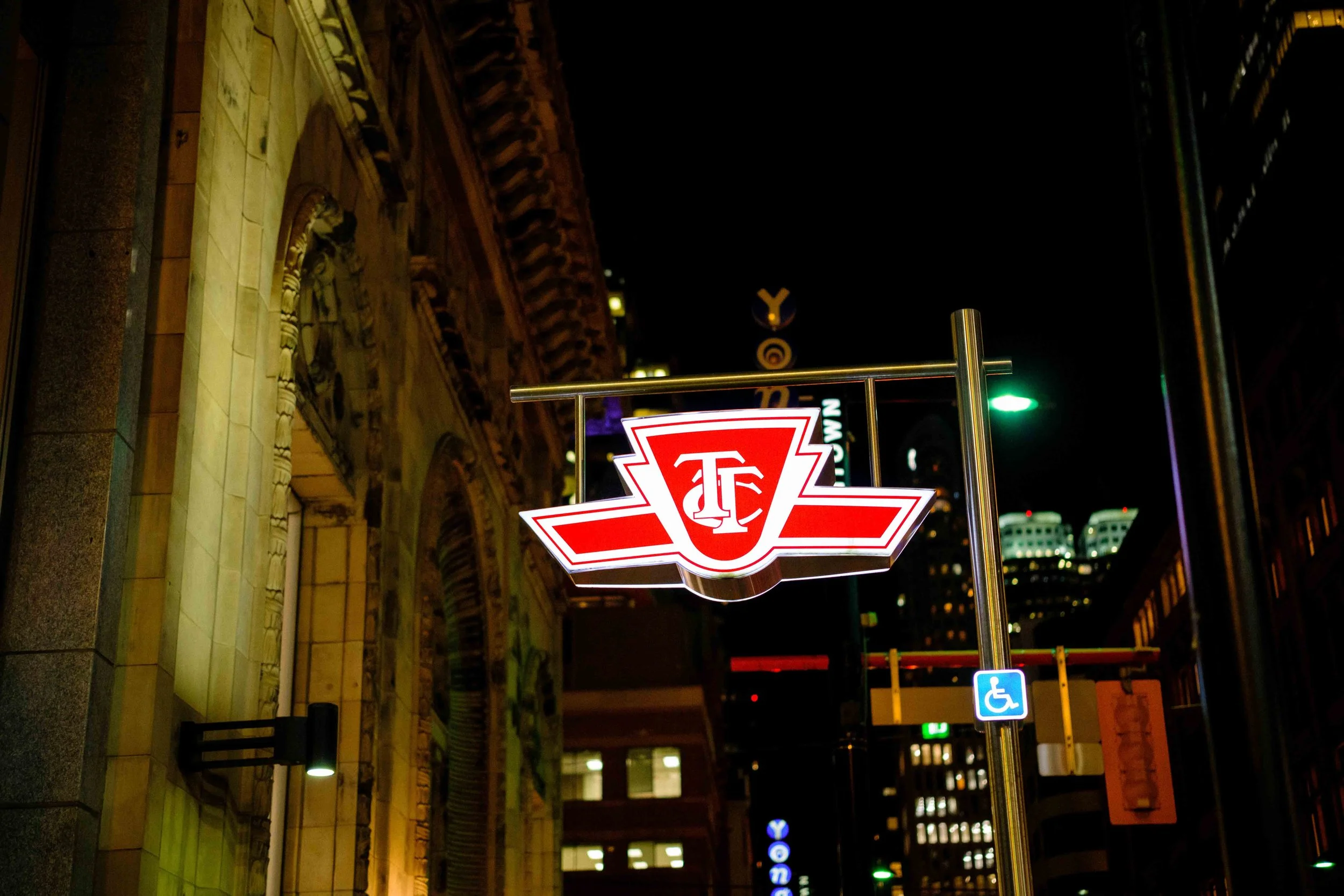 221007 Toronto Street Photography at Night - Blog-29.jpg