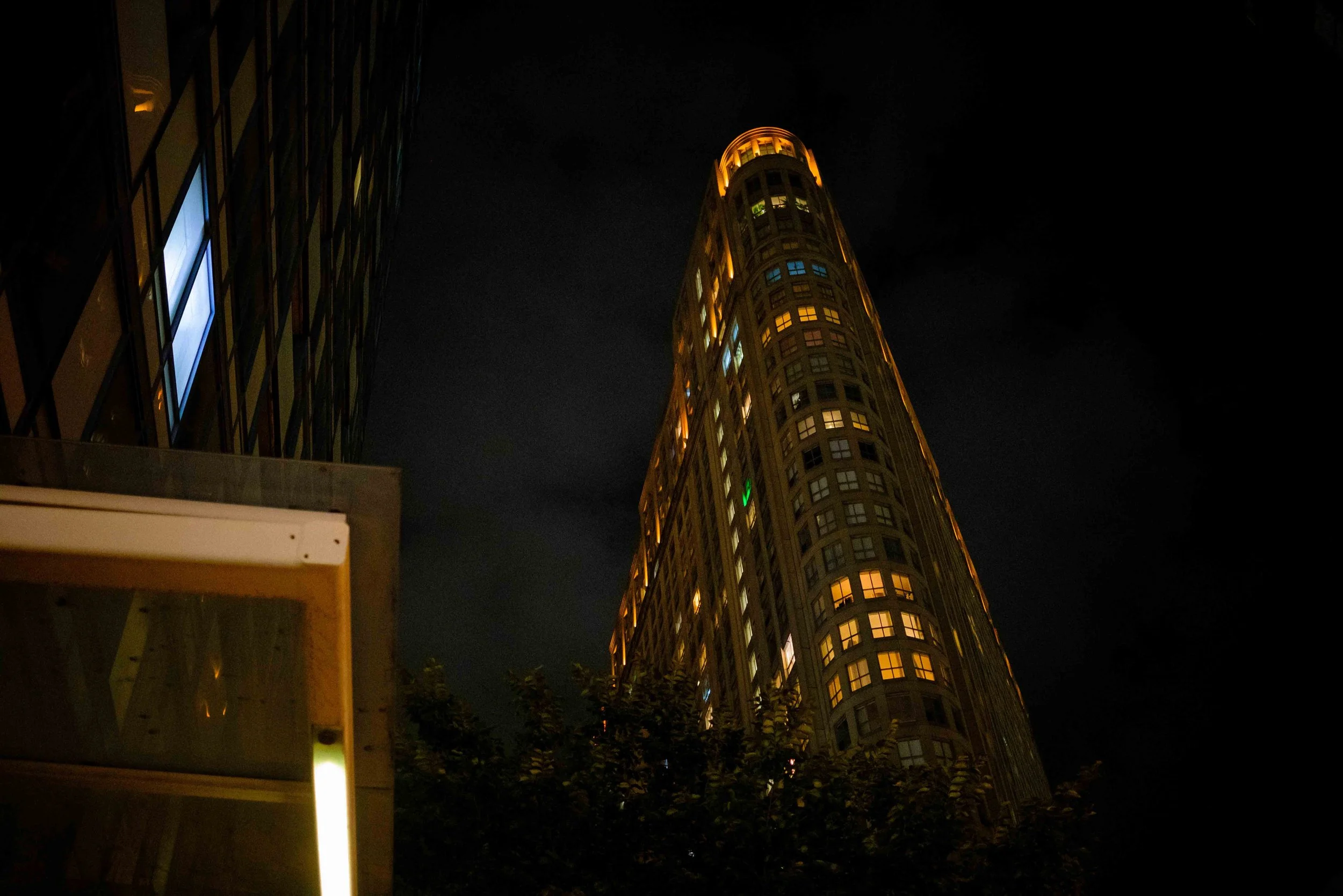 221007 Toronto Street Photography at Night - Blog-33.jpg