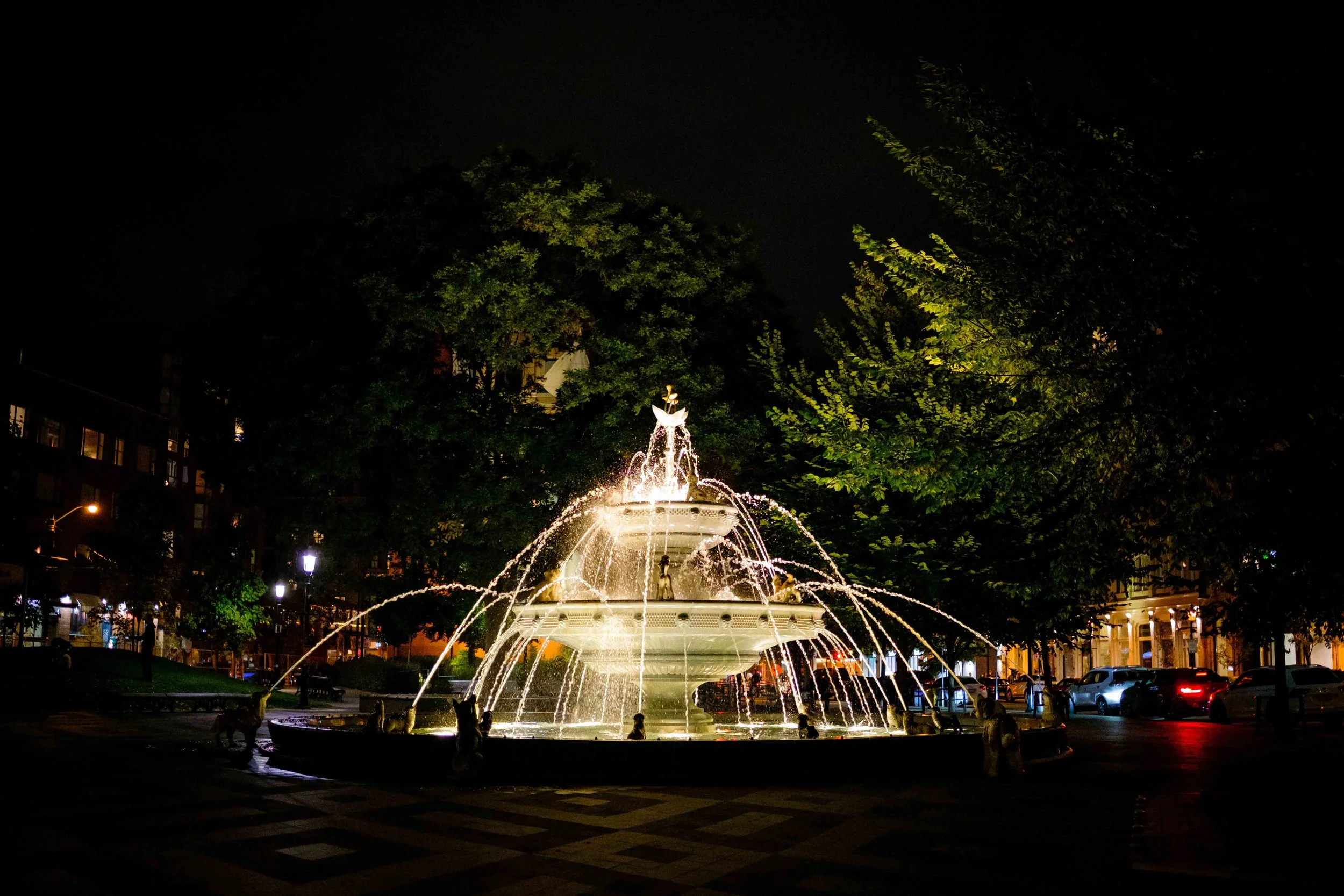 221007 Toronto Street Photography at Night - Blog-36.jpg