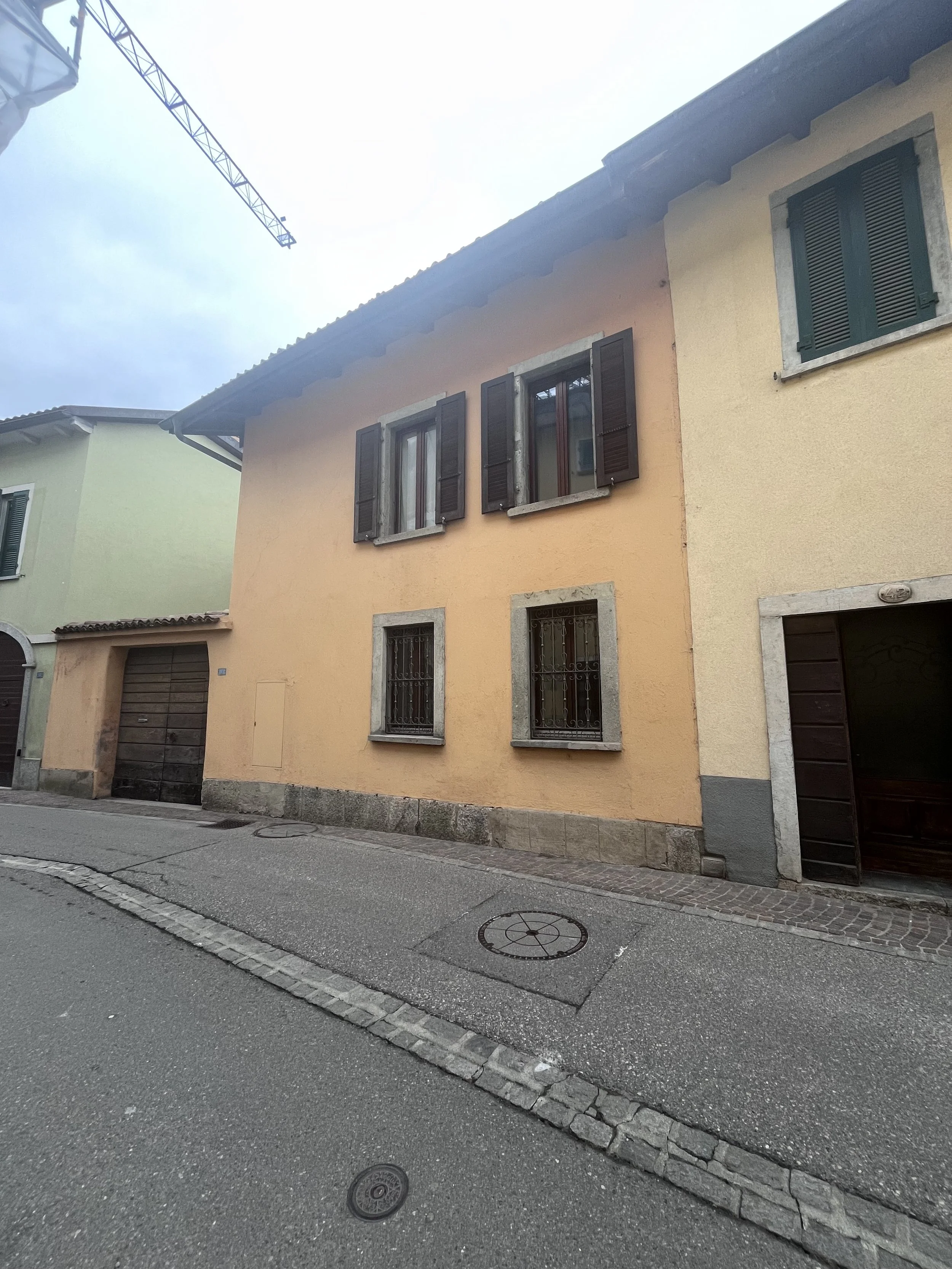 Stabile a reddito con possibilità di trasformazione in casa unifamiliare