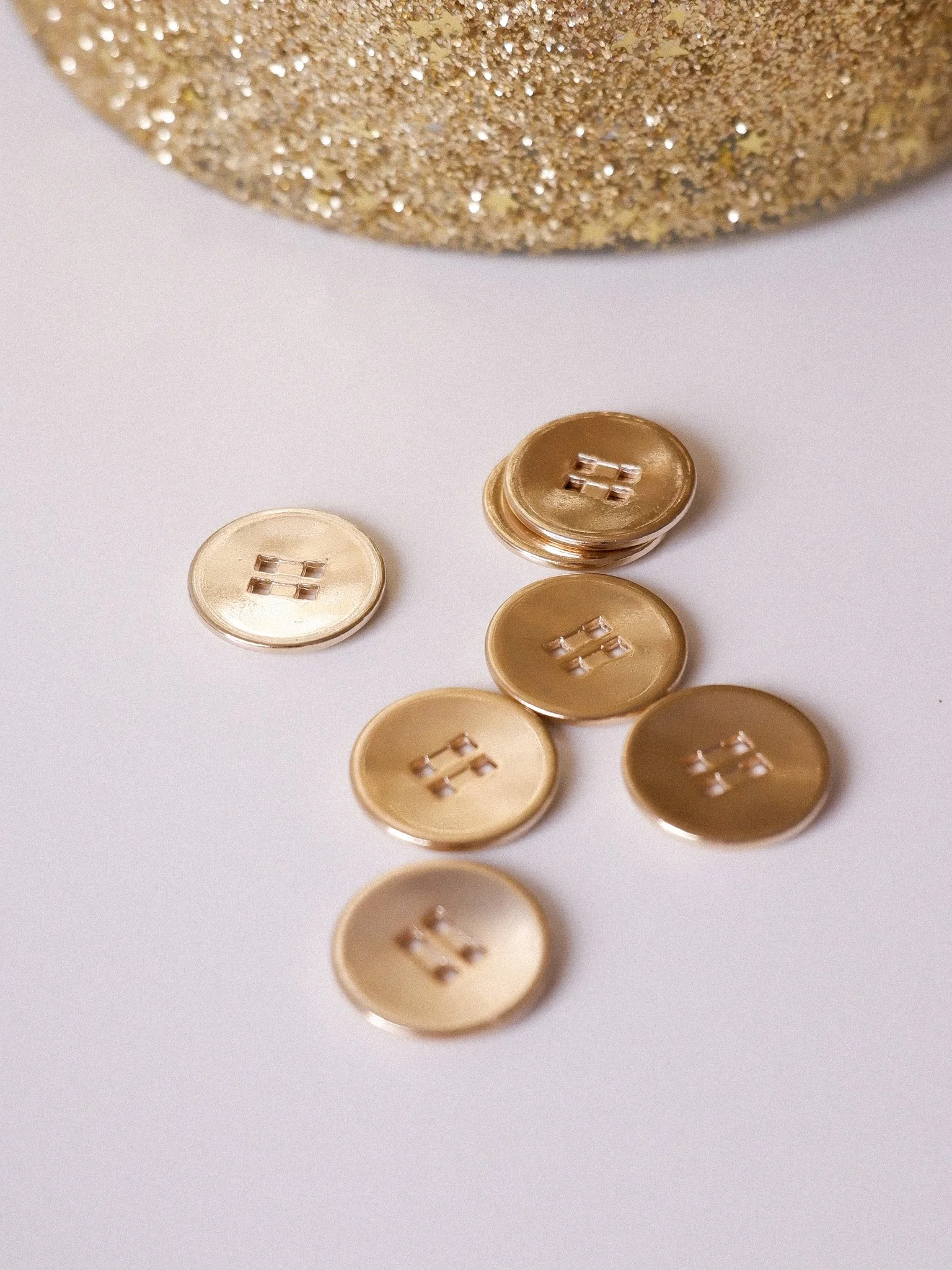 Boutons 15 MM 4 trous farbiqué en FRance ZAMAK  METAL (3).jpg