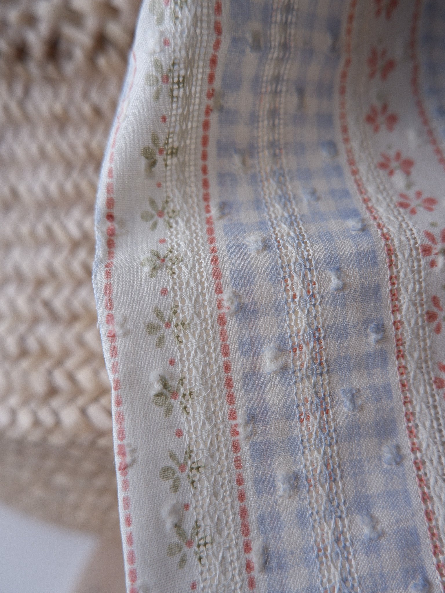 Tissu Plumetis vichy de coton Jolie boho.jpg