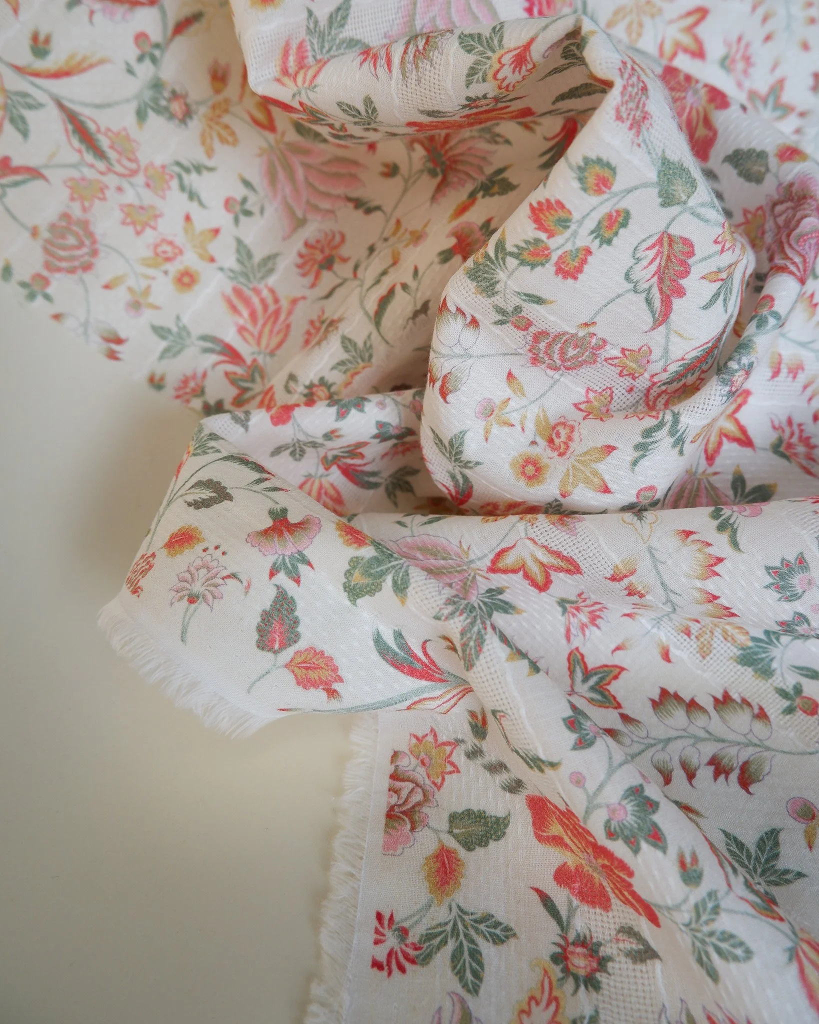 Tissu au mètre coton brodé motif indienne (5).jpg