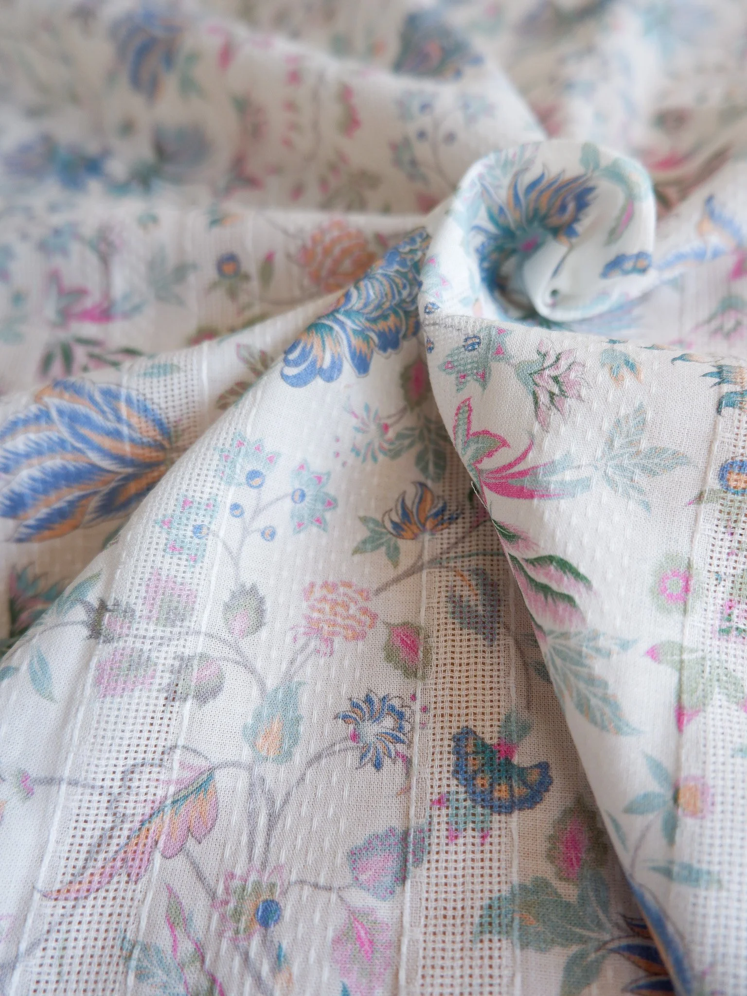 Tissu au mètre coton brodé motif indienne (3).jpg