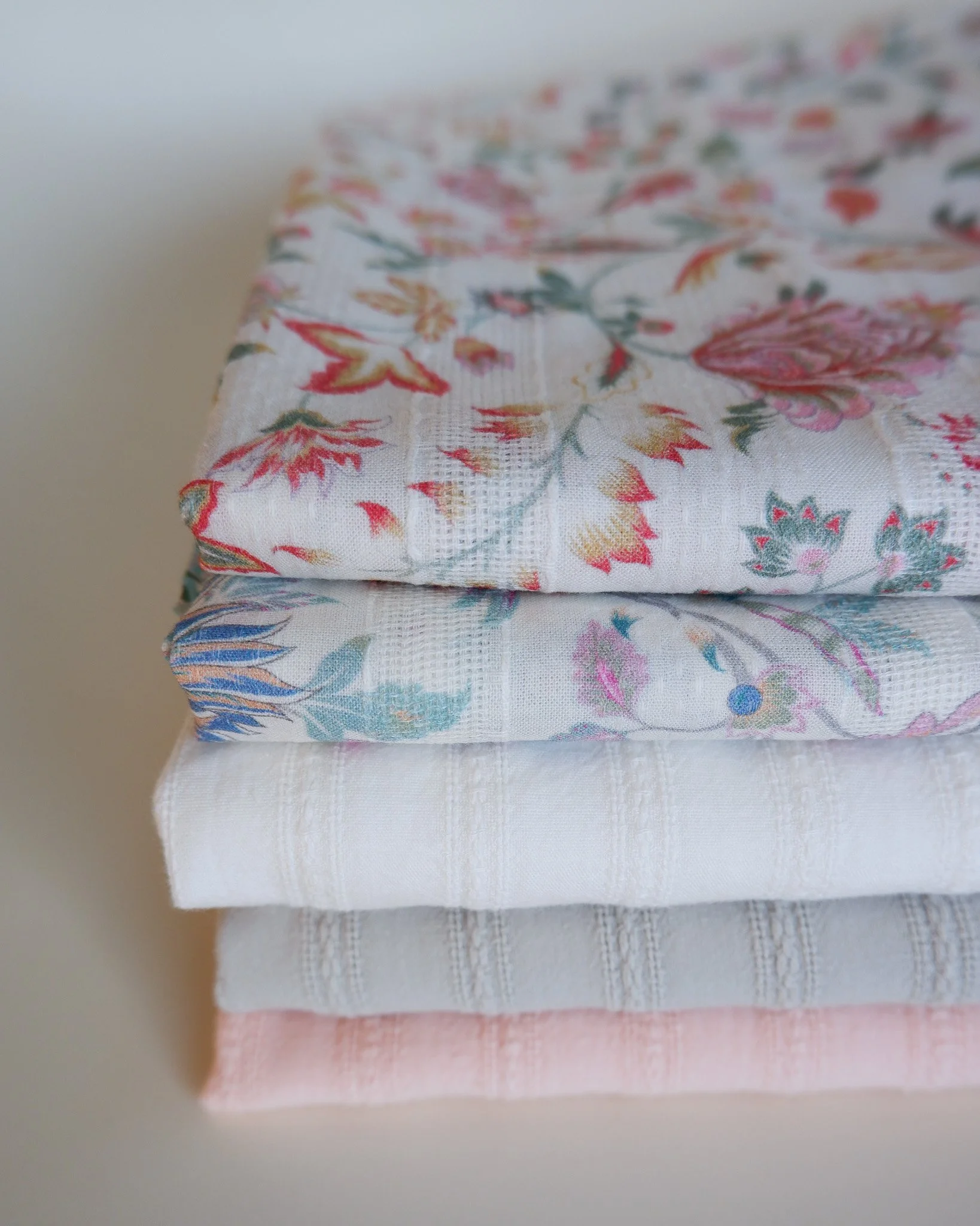 Tissu au mètre coton brodé motif indienne (2).jpg