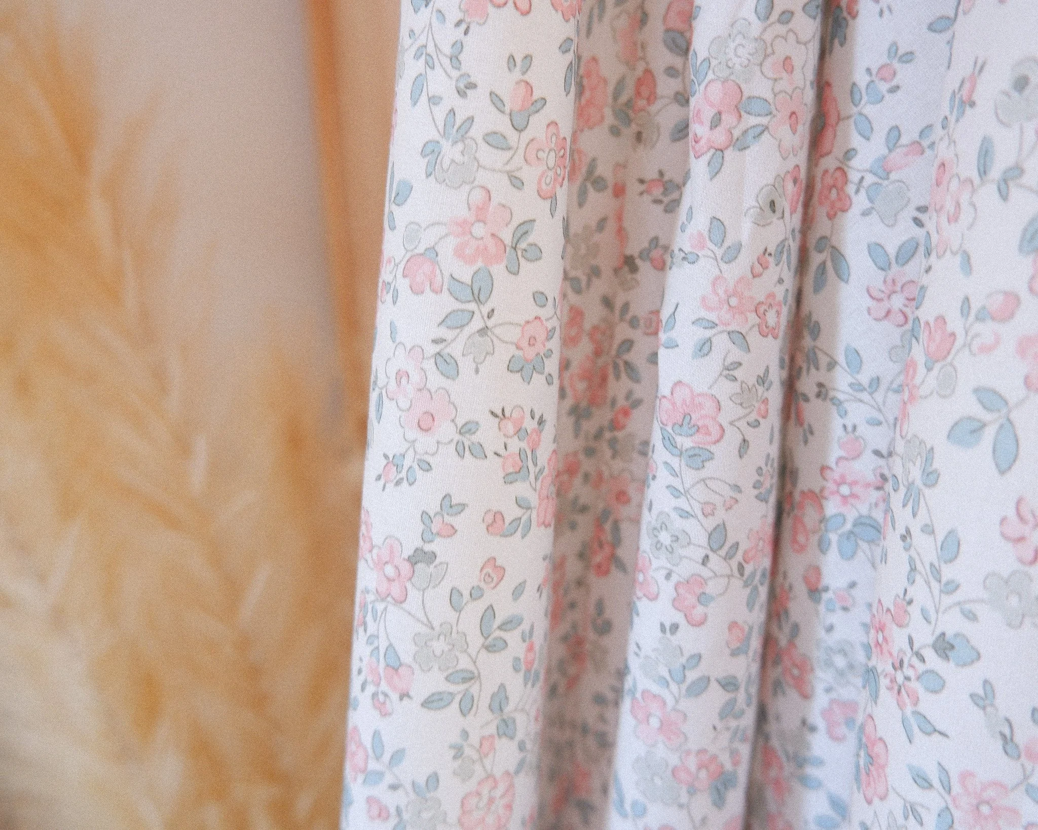 Tissu Popeline de coton Fleurs vert eau et rose (5).jpg