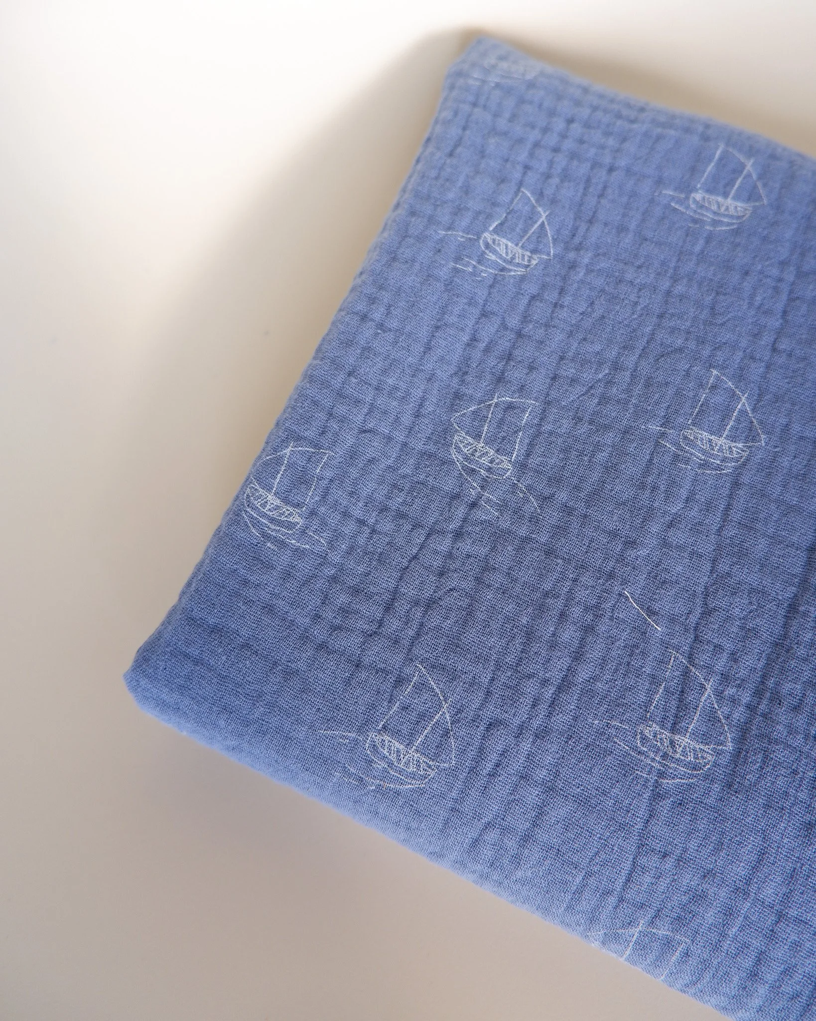Tissu double gaze bateau bleu (3).jpg