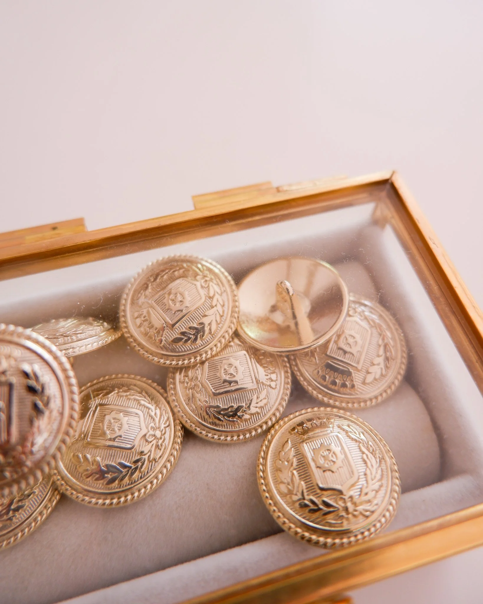 7 Boutons En Métal Doré Siglés SR - Diamètre 15 Mm - Neuf - Pour Couture Ou Remplacement