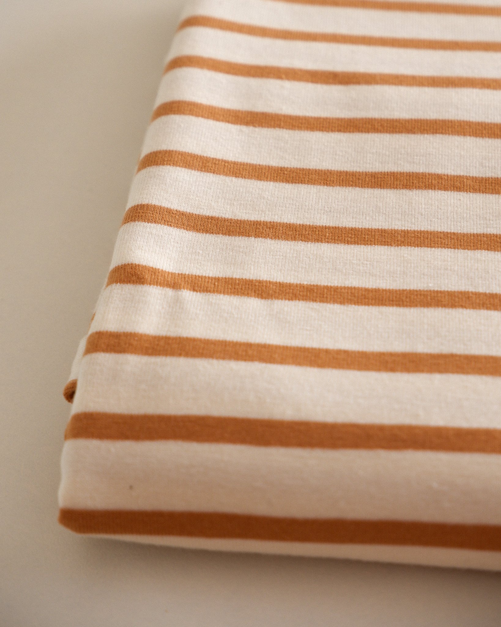 Tissu jersey de coton marinière bretonne ecru et camel www.jolieboho.com (4).jpg