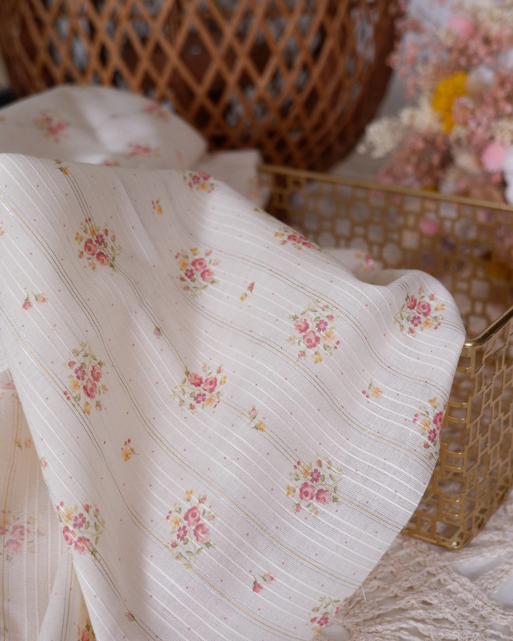 Tissu coton lurex doré imprimé floral au mètre Jolie boho fabriqué en France www.jolieboho.com (8).jpg