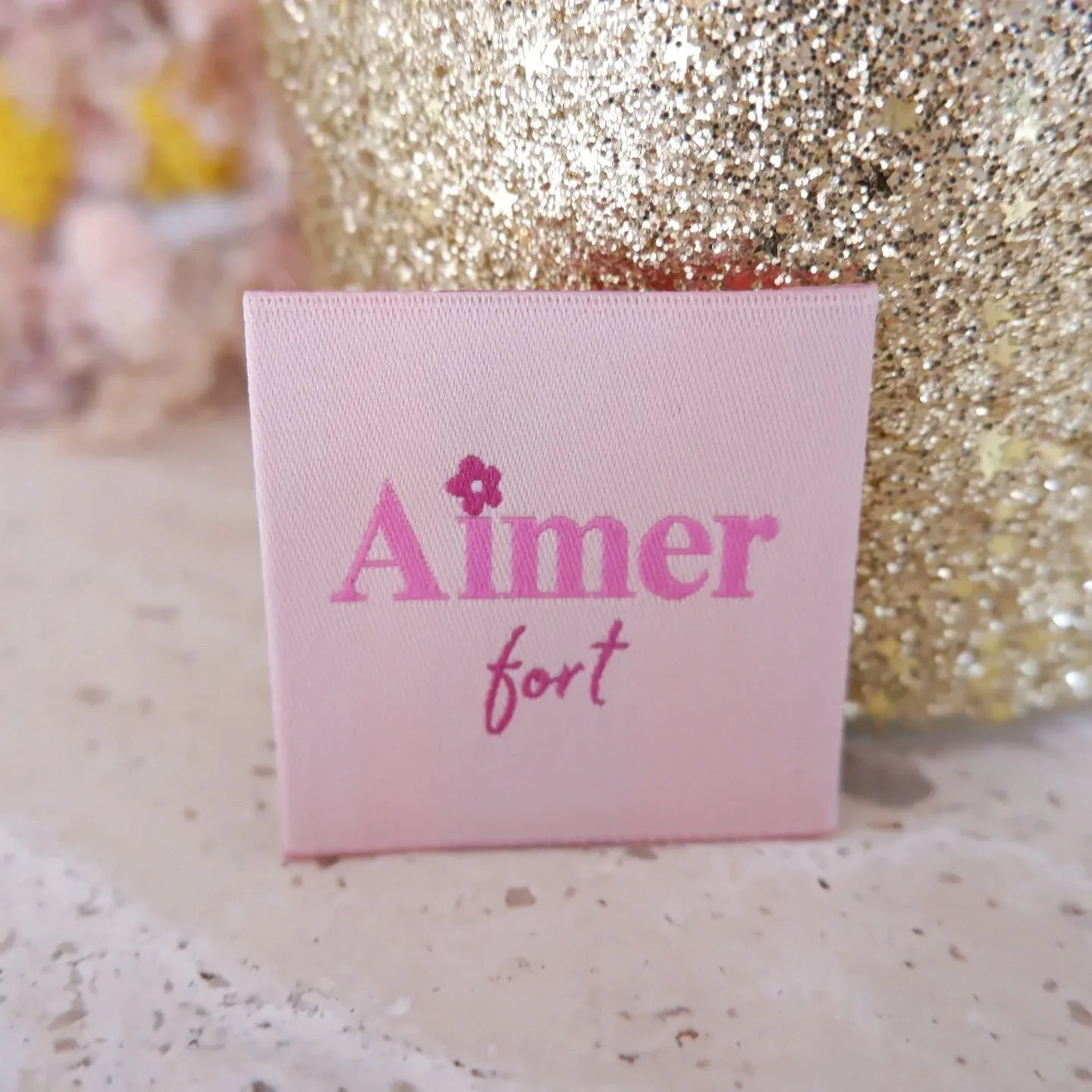 Hello !

J'esp&egrave;re que vous allez bien. 
Encore quelques petites choses &agrave; faire &agrave; l'atelier avant de fermer d&eacute;finitivement la porte pour une petite pause.
En cette belle journ&eacute;e d&eacute;di&eacute;e &agrave; l'amour,